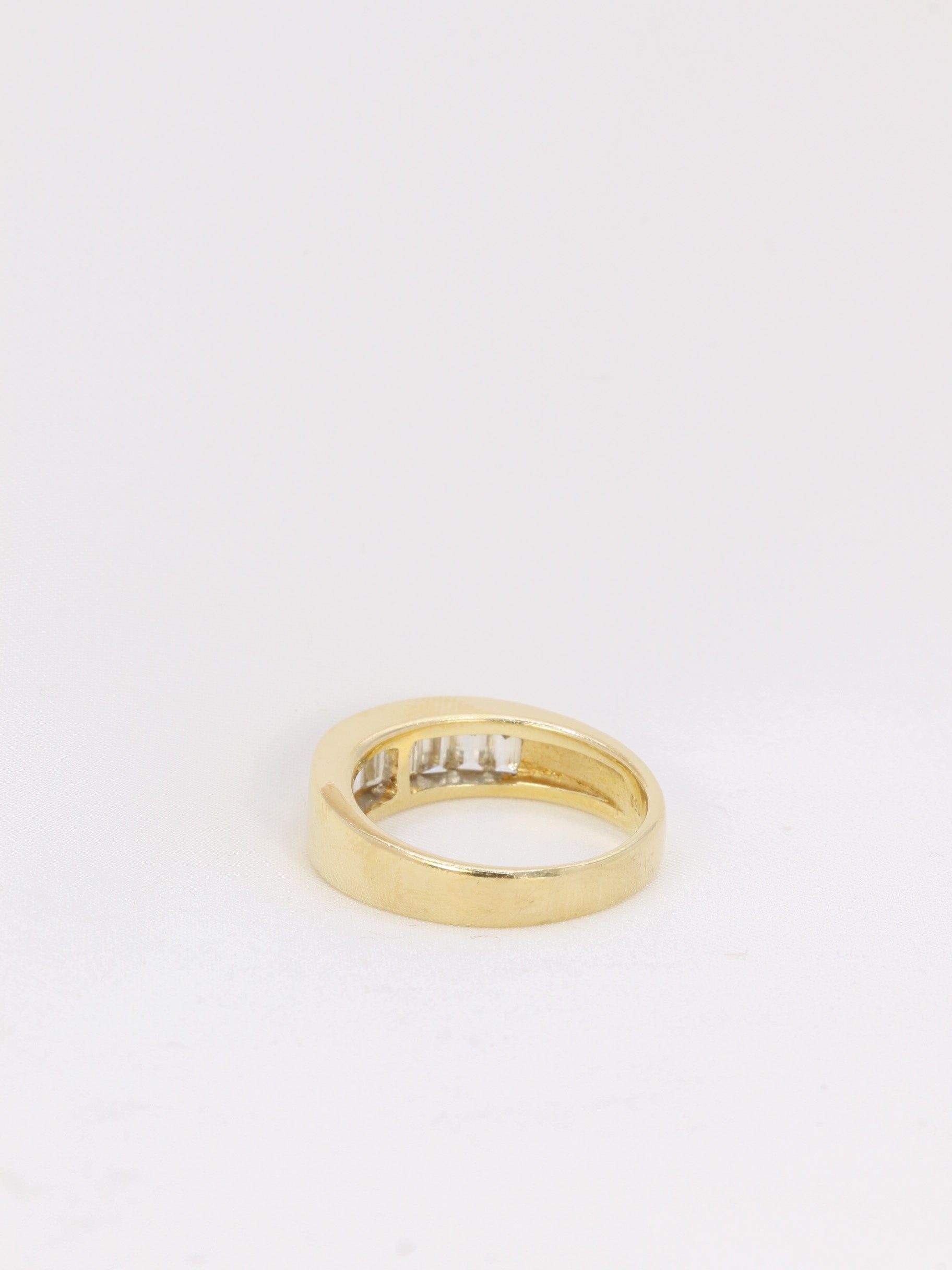 1.2ct baguette-cut diamond and gold ring