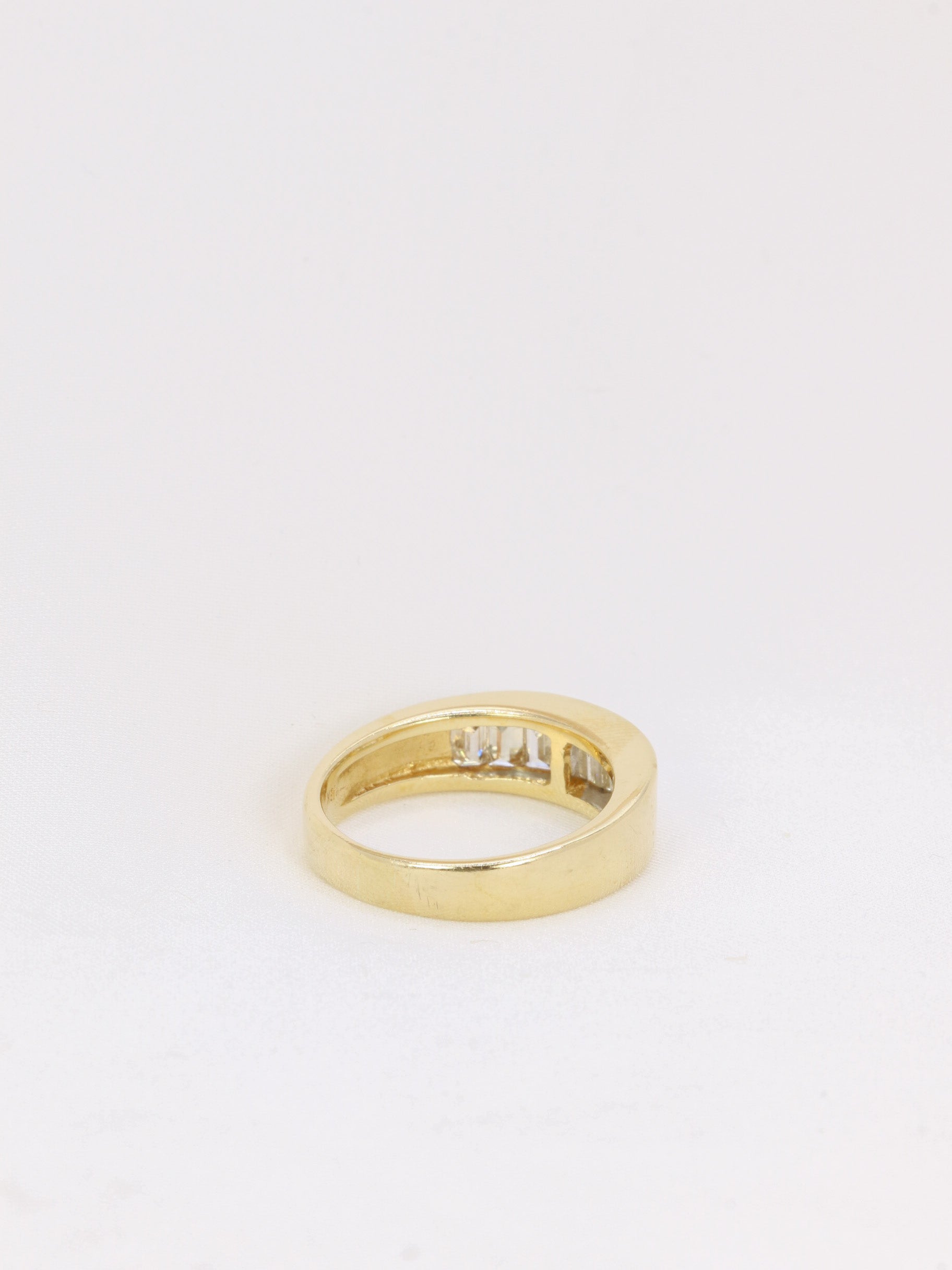 1.2ct baguette-cut diamond and gold ring