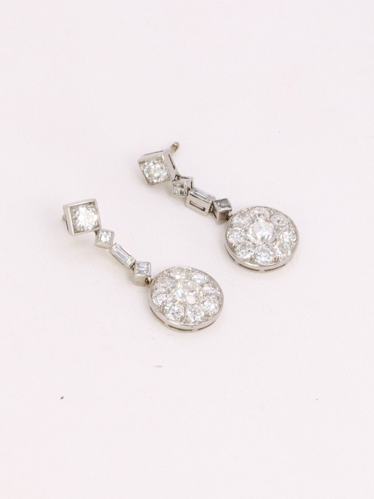 Boucles d'oreilles pendantes Art Déco diamants