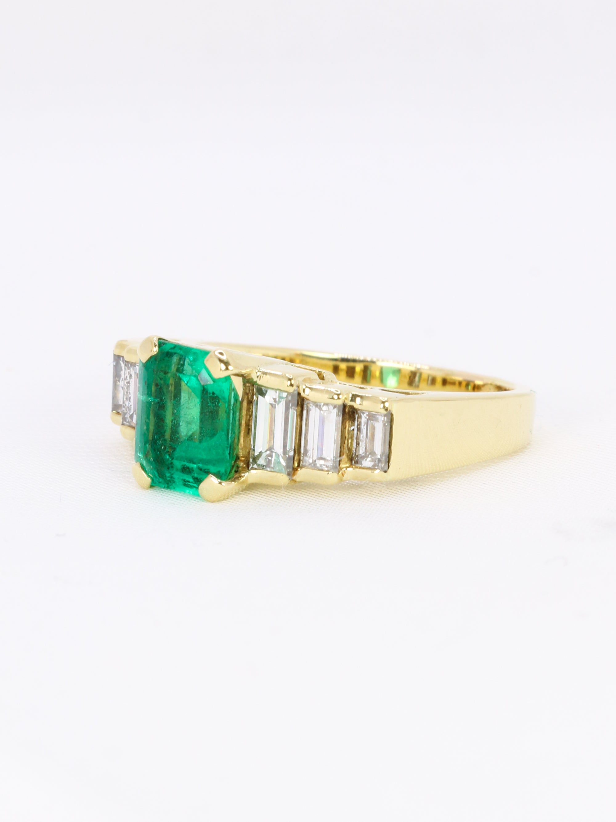 Bague Art Deco or jaune diamants emeraude colombienne Muzo 1,9 carat