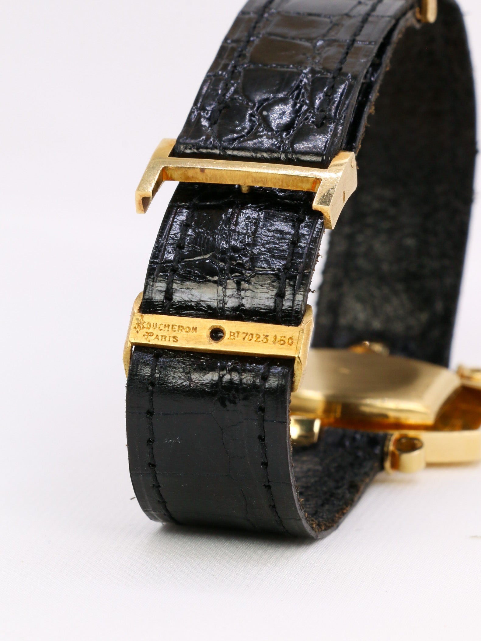 Montre BOUCHERON or jaune diamants cuir noir 1970