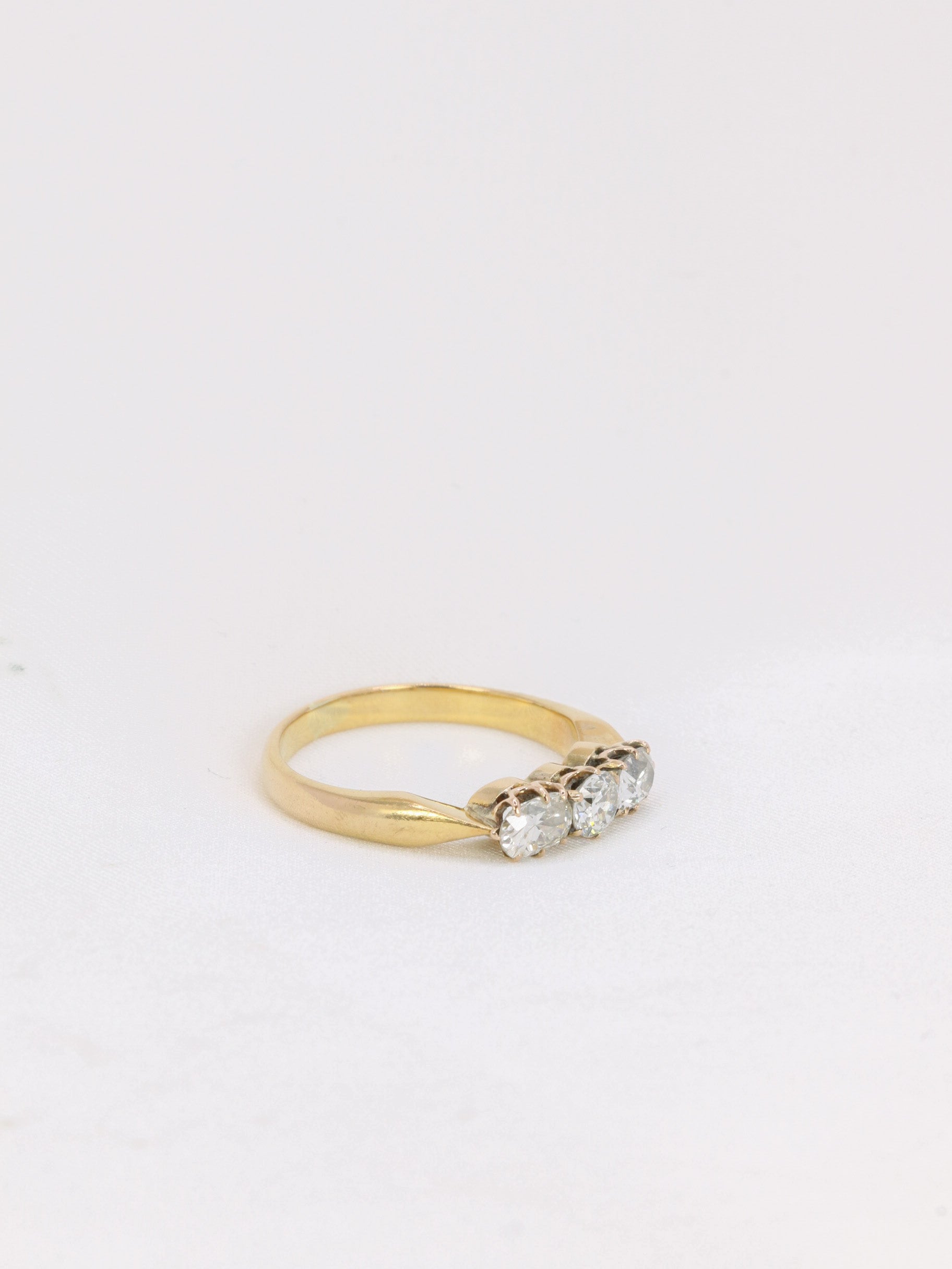 Bague trilogie or jaune diamants taille ancienne 0.95ct