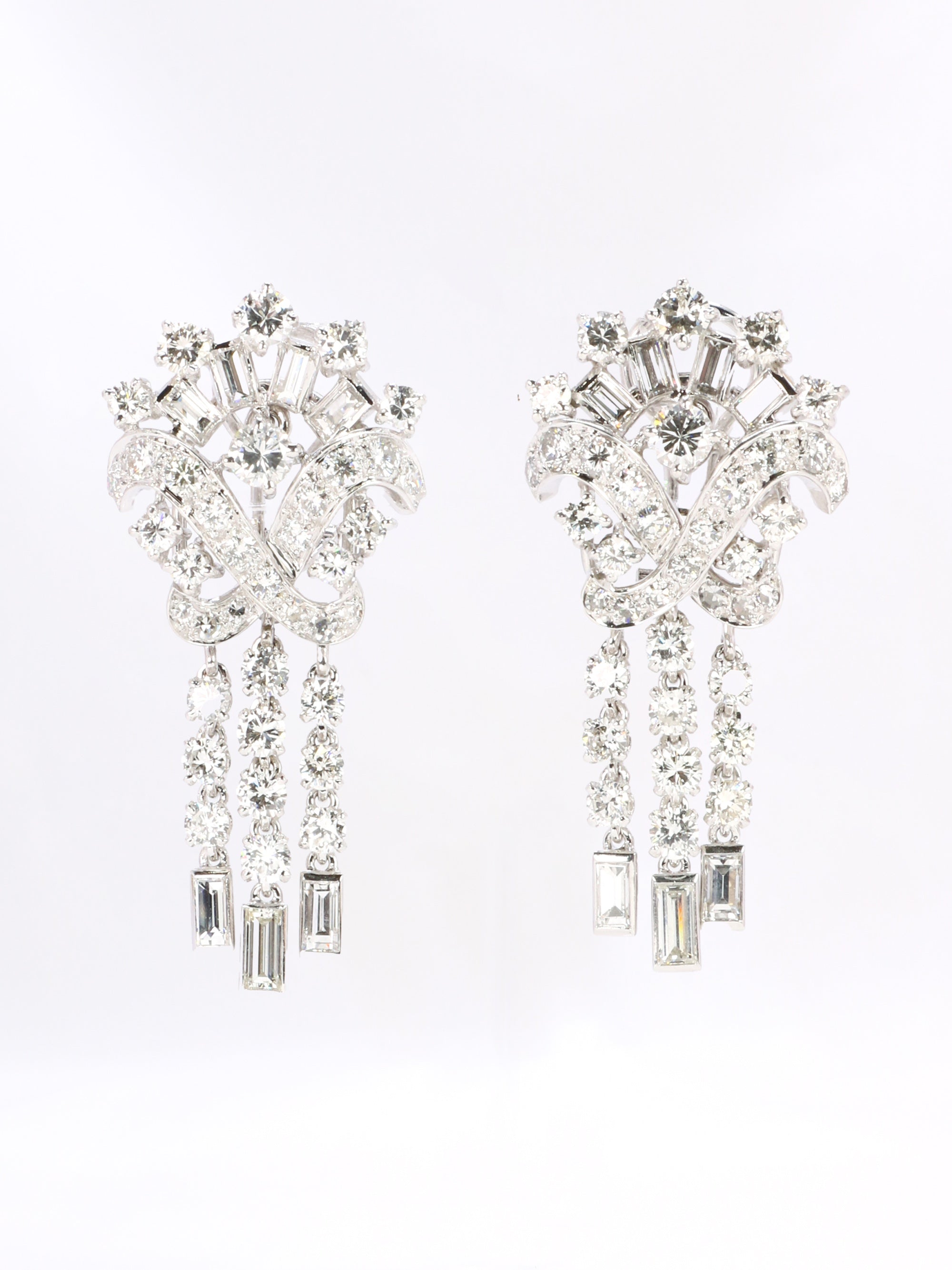 Boucles d'oreilles pendantes or blanc diamants 4,5 carats