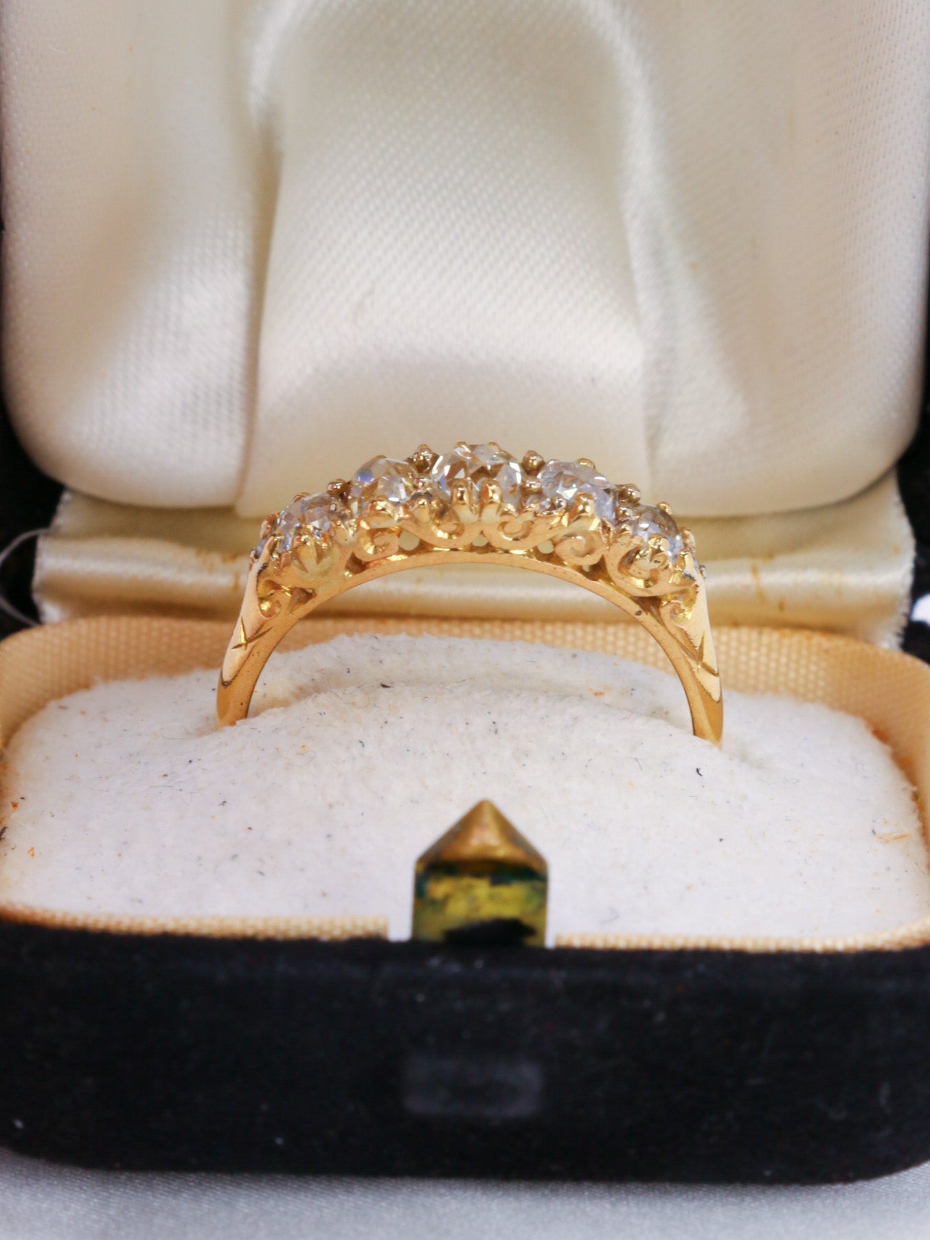 Garter ring in gold and old cut diamonds