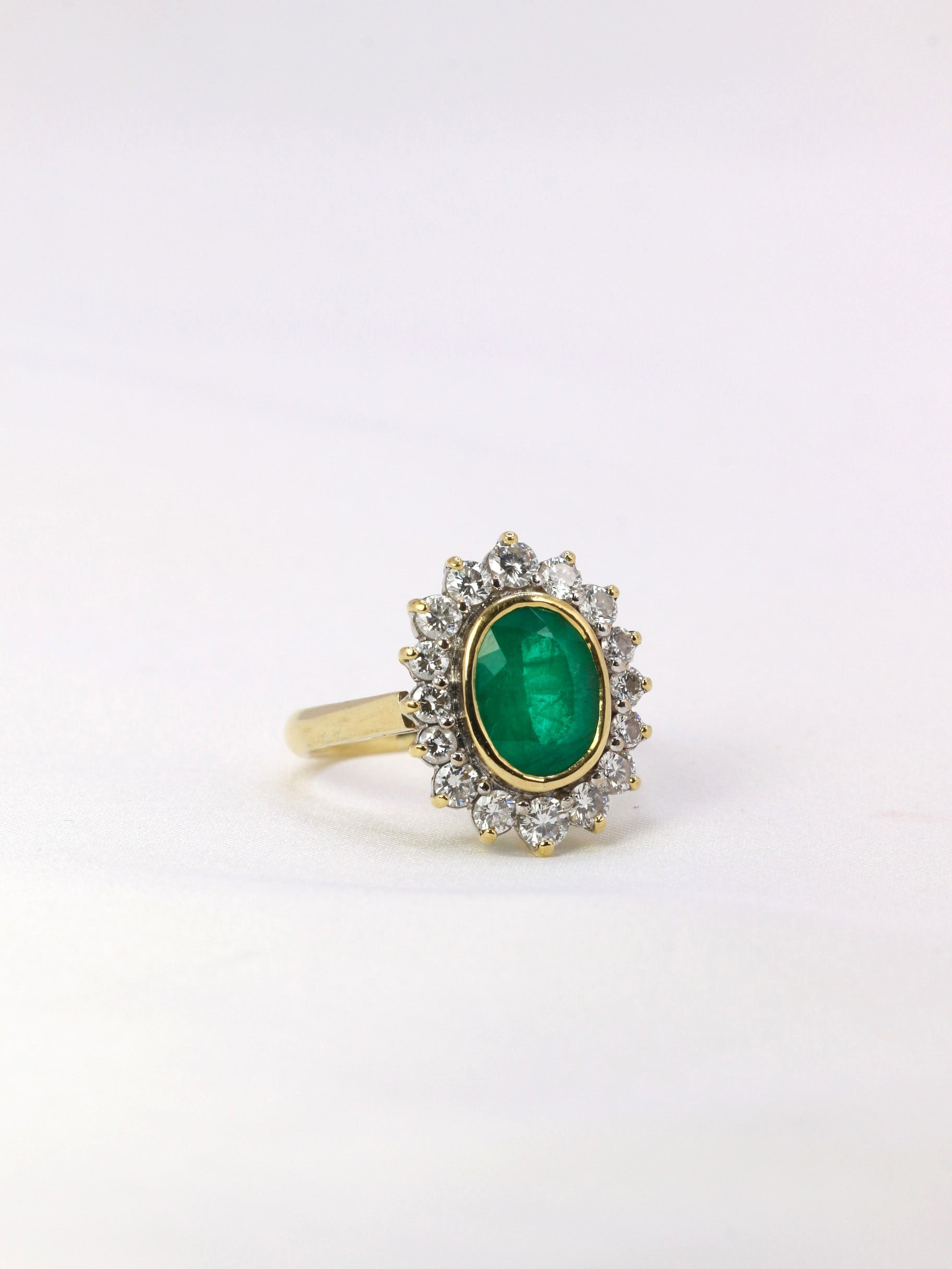 Bague vintage émeraude ovale 1,9 ct