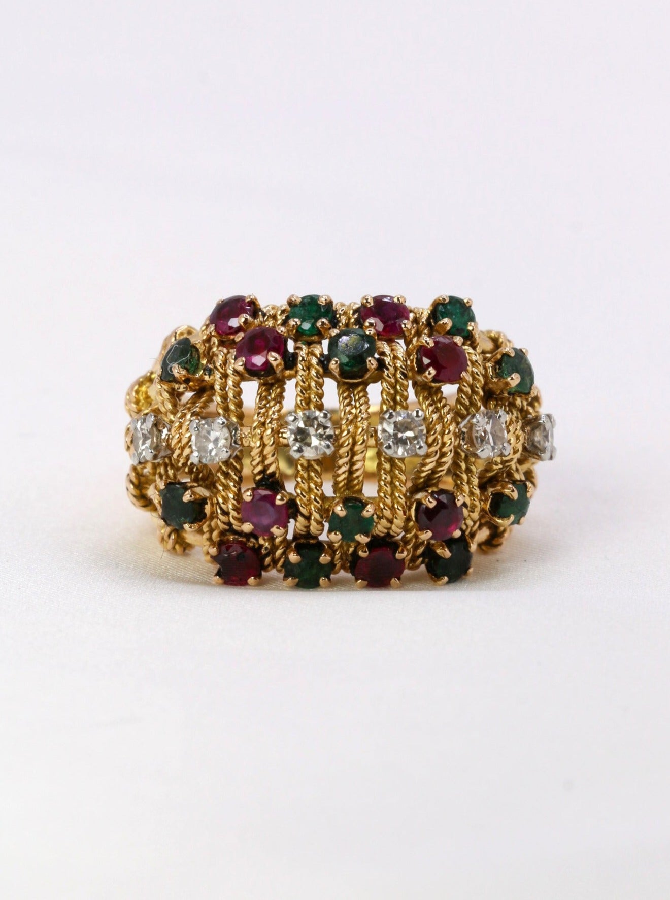 Bague vintage diamants rubis émeraudes