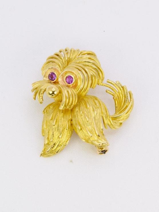 Broche animalière chien or jaune rubis