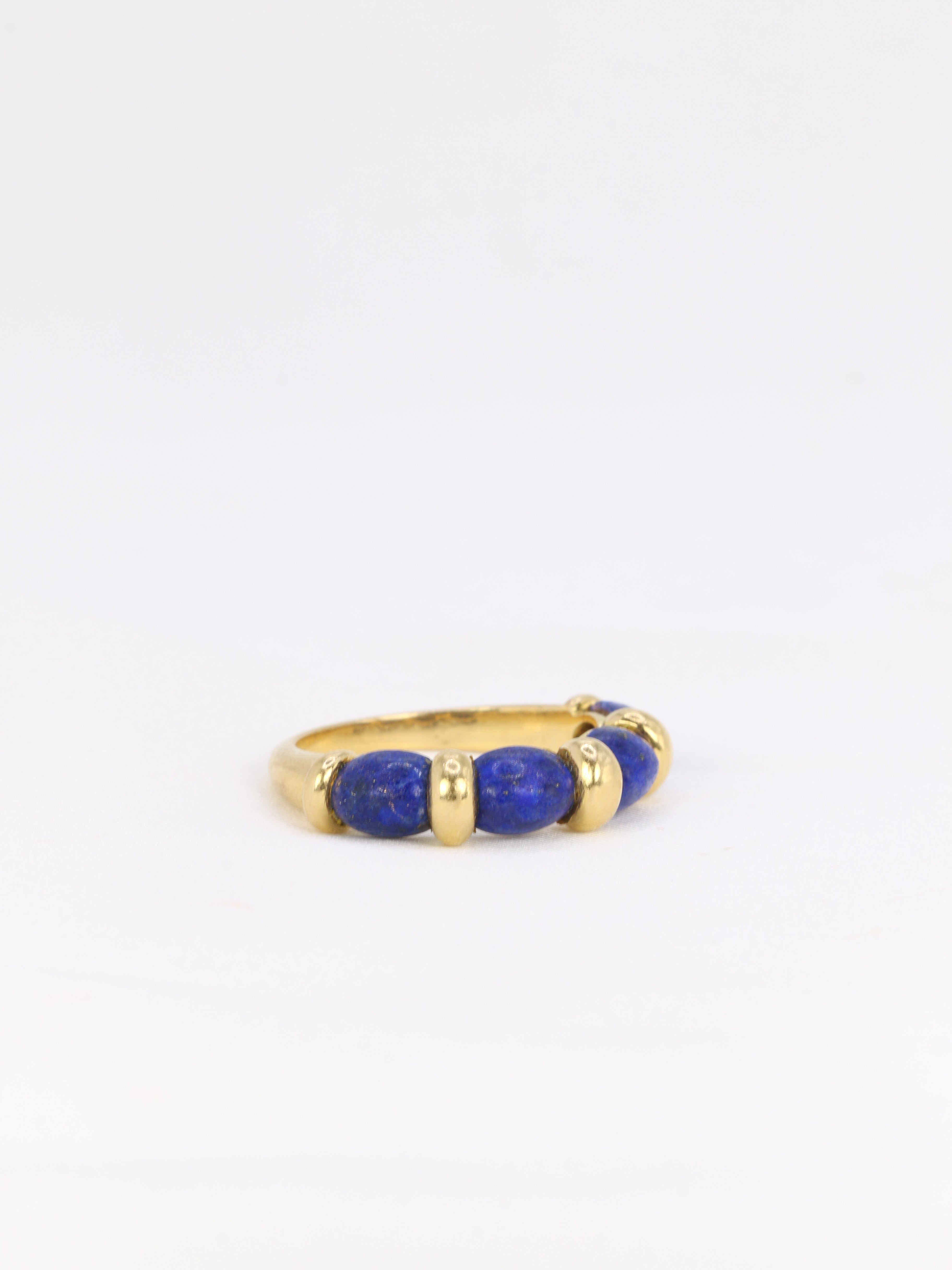 Vintage ring in yellow gold and lapis lazuli cabochons