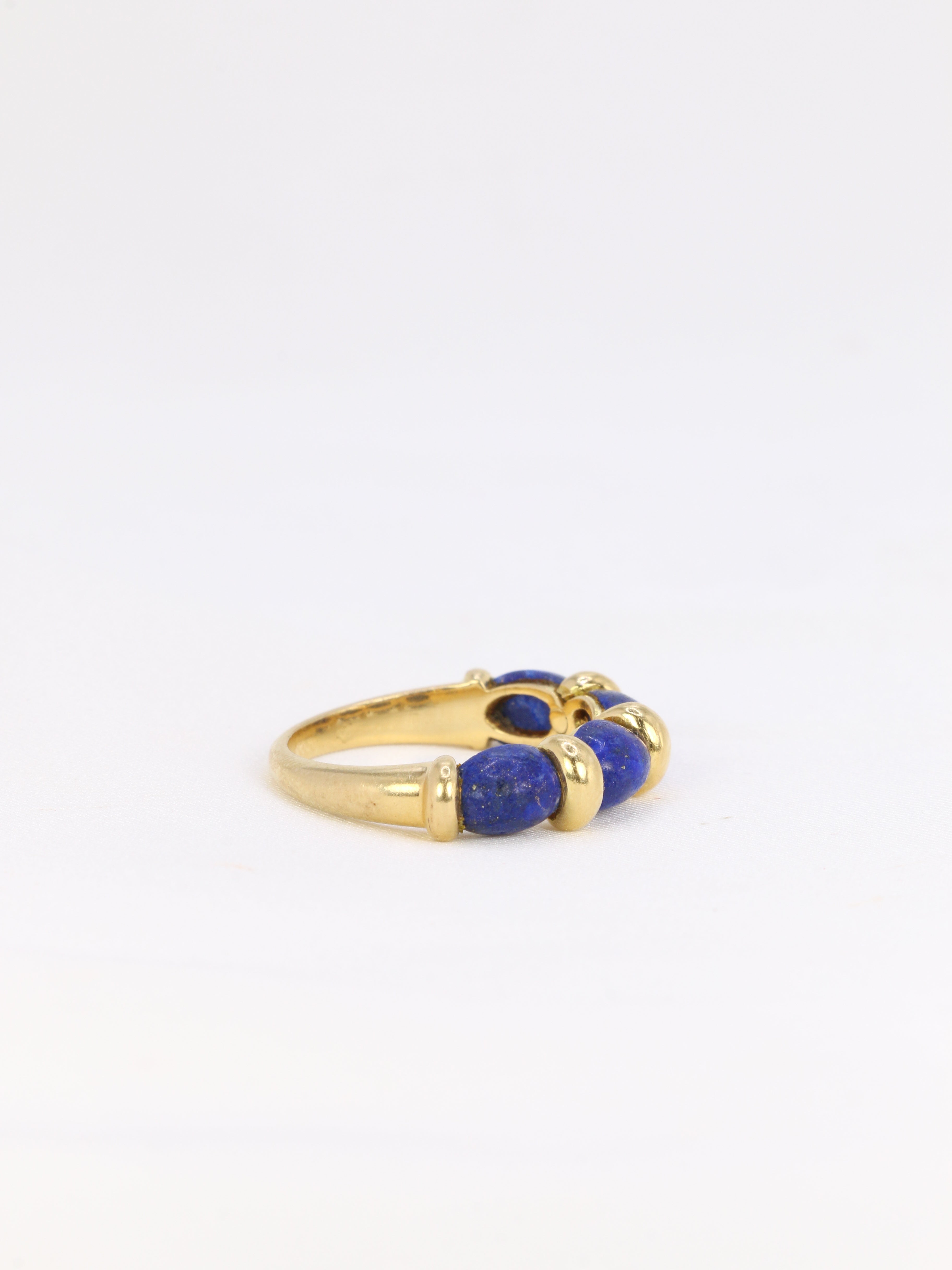 Vintage ring in yellow gold and lapis lazuli cabochons