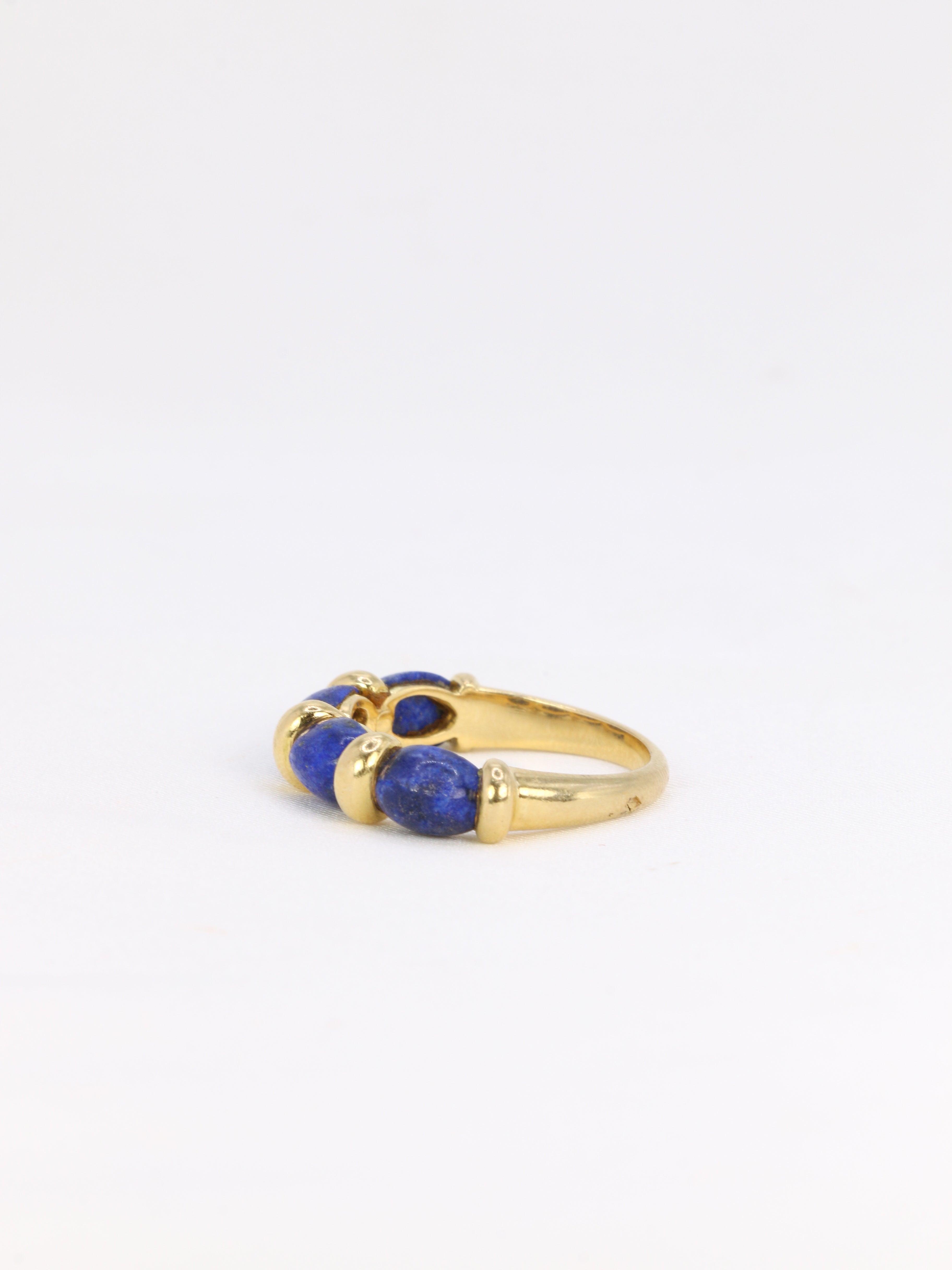 Vintage ring in yellow gold and lapis lazuli cabochons