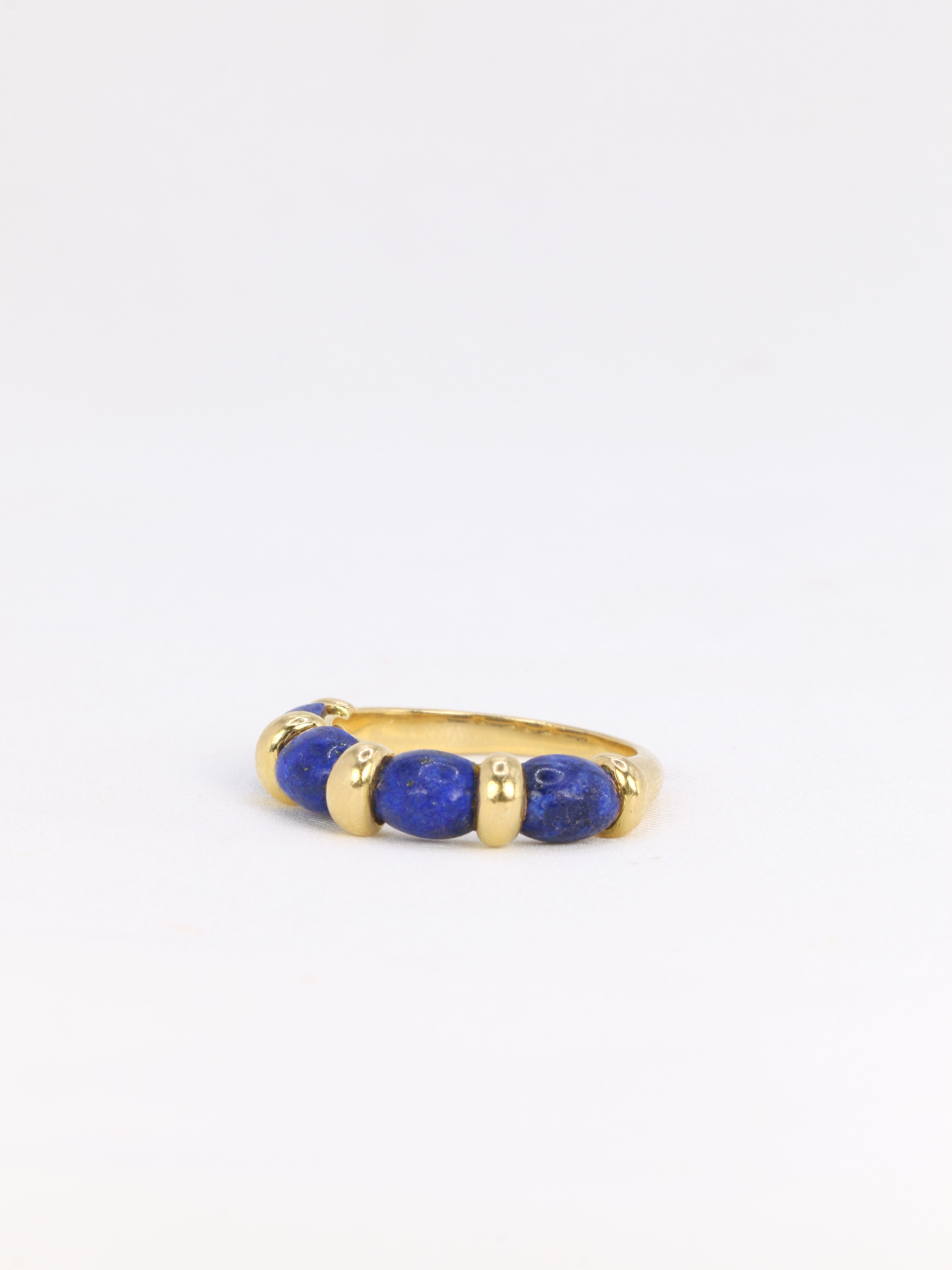 Vintage ring in yellow gold and lapis lazuli cabochons