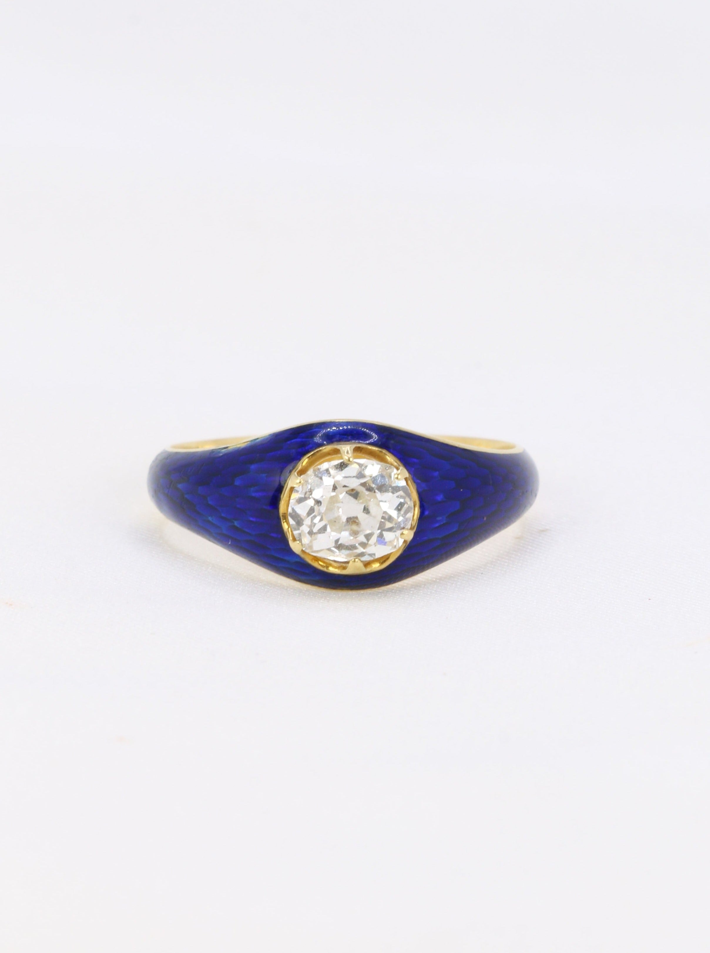 Bague solitaire en or jaune, émail bleu et diamant taille ancienne 0.9 ct