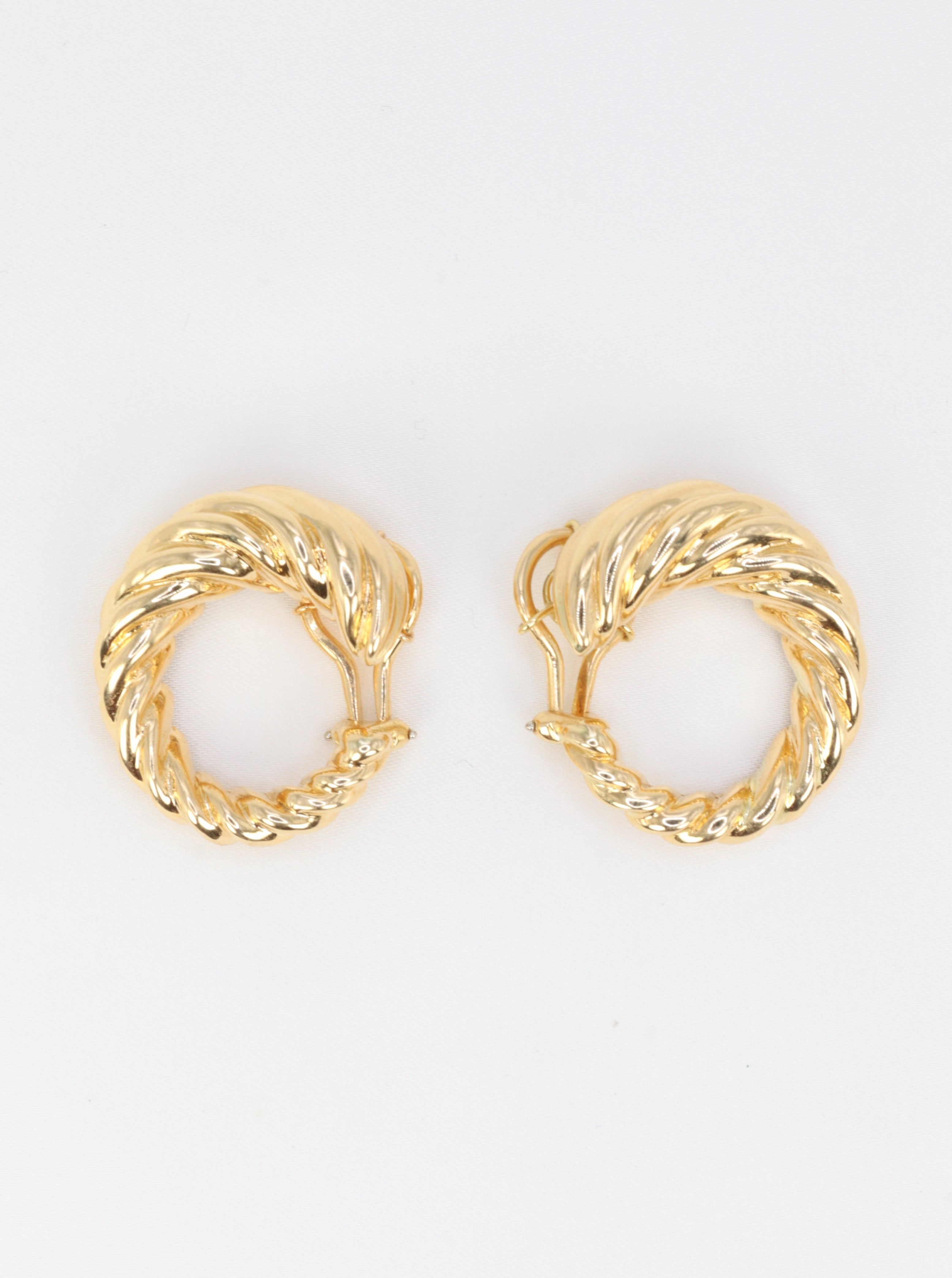 Vintage hoop earrings in yellow gold