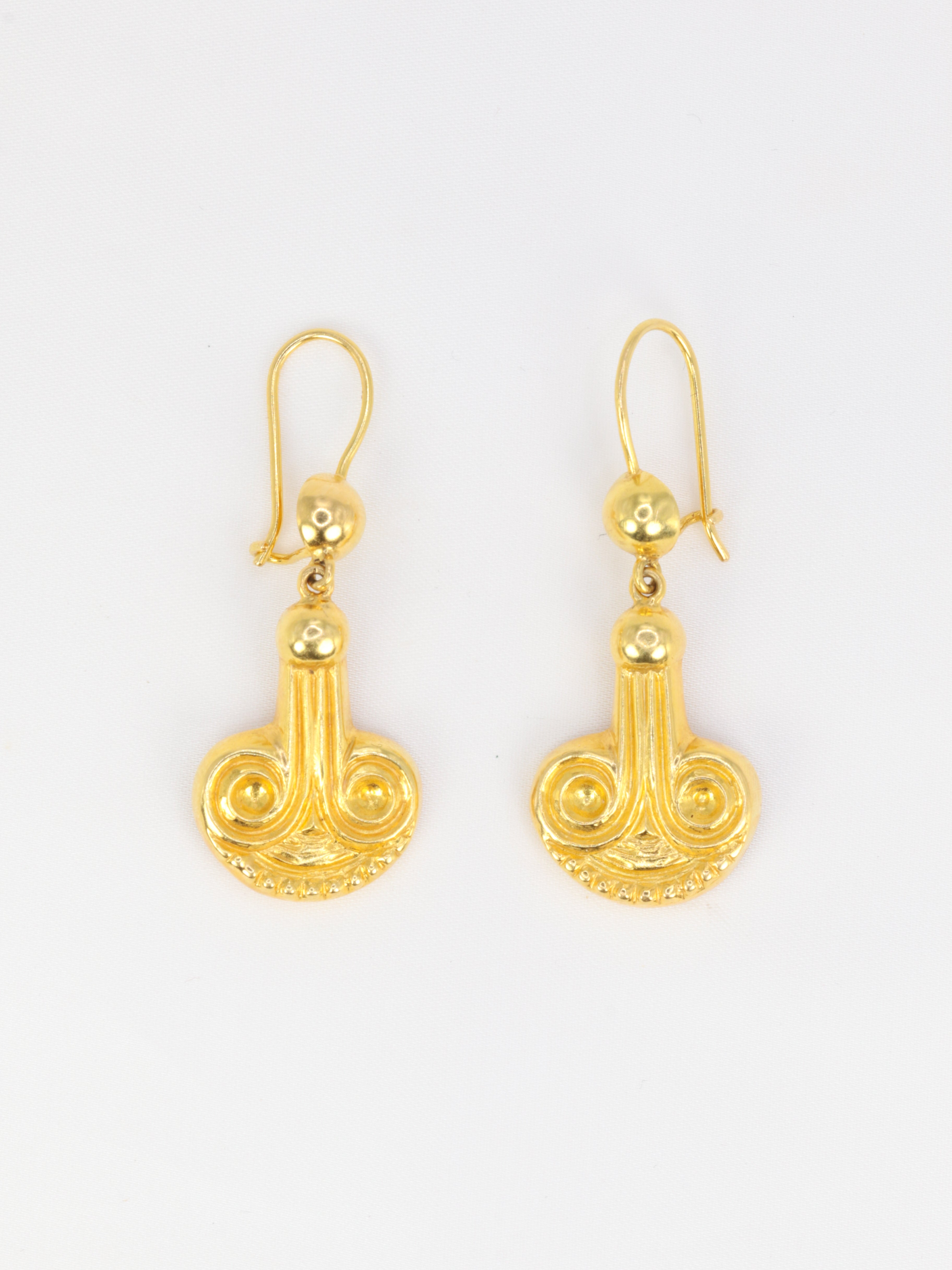 LALAOUNIS - Pair of yellow gold sleeper earrings