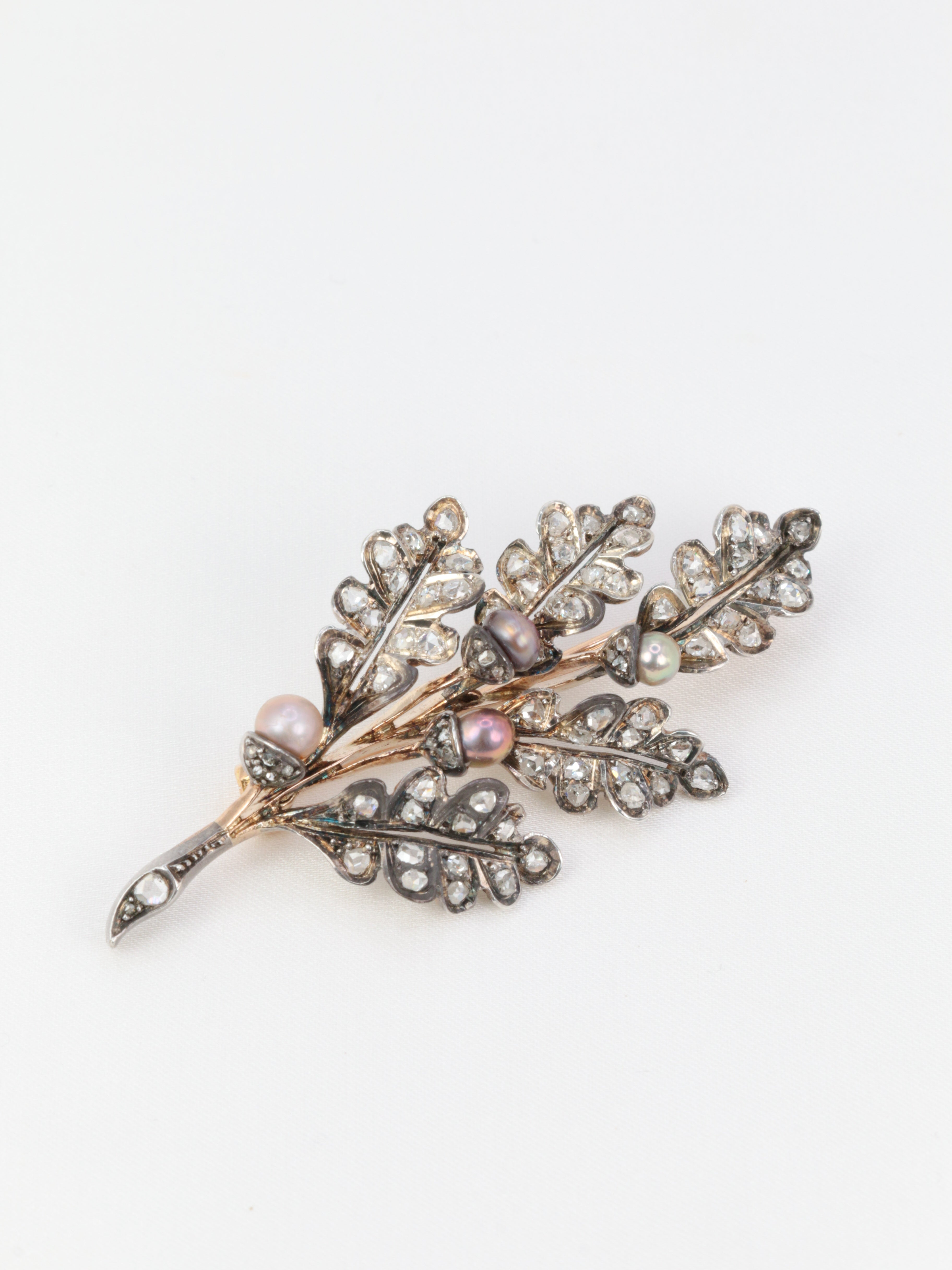 Victorian leaf brooch in gold, silver, diamonds and fine pearls - circa 1880