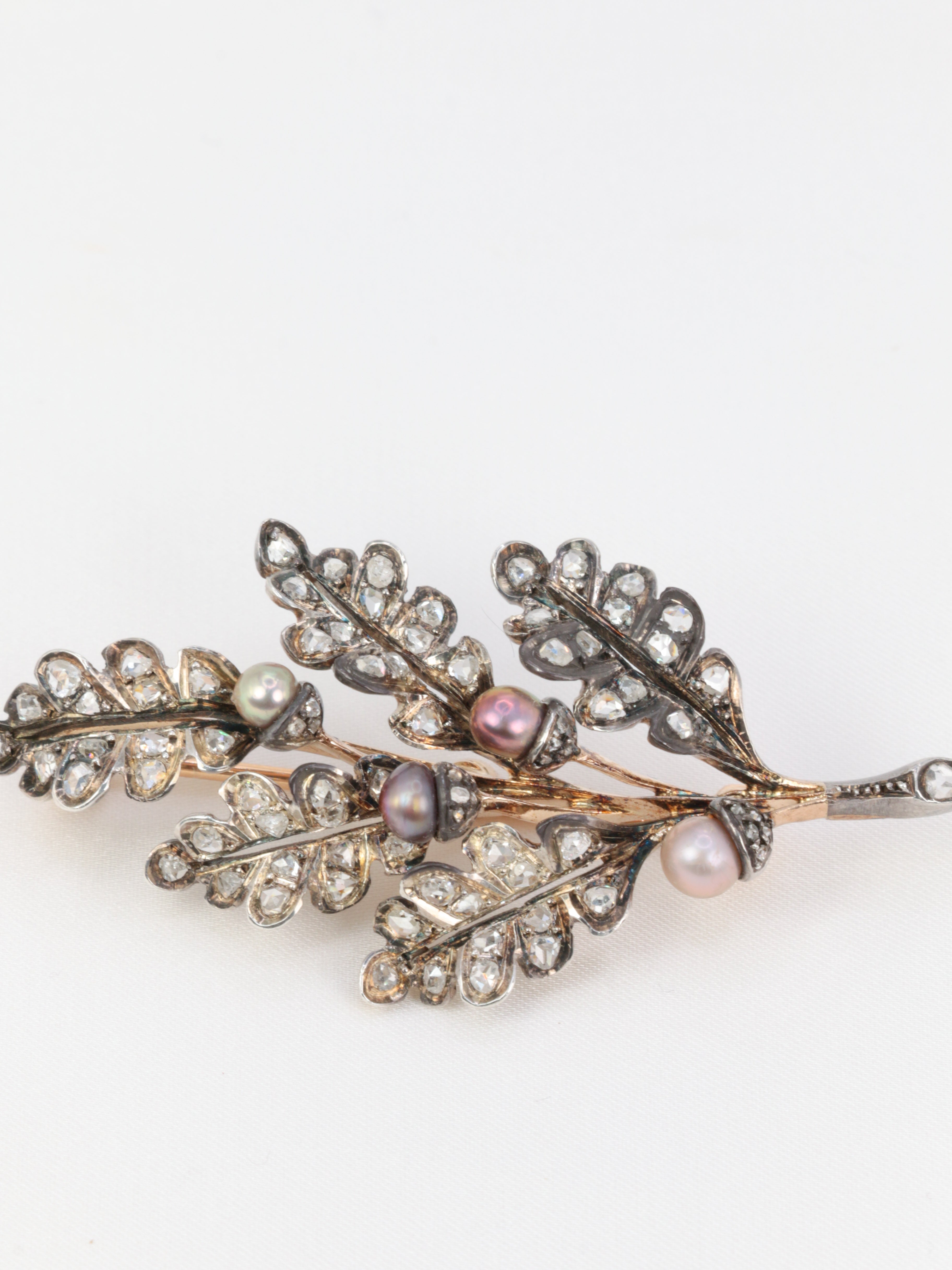 Victorian leaf brooch in gold, silver, diamonds and fine pearls - circa 1880