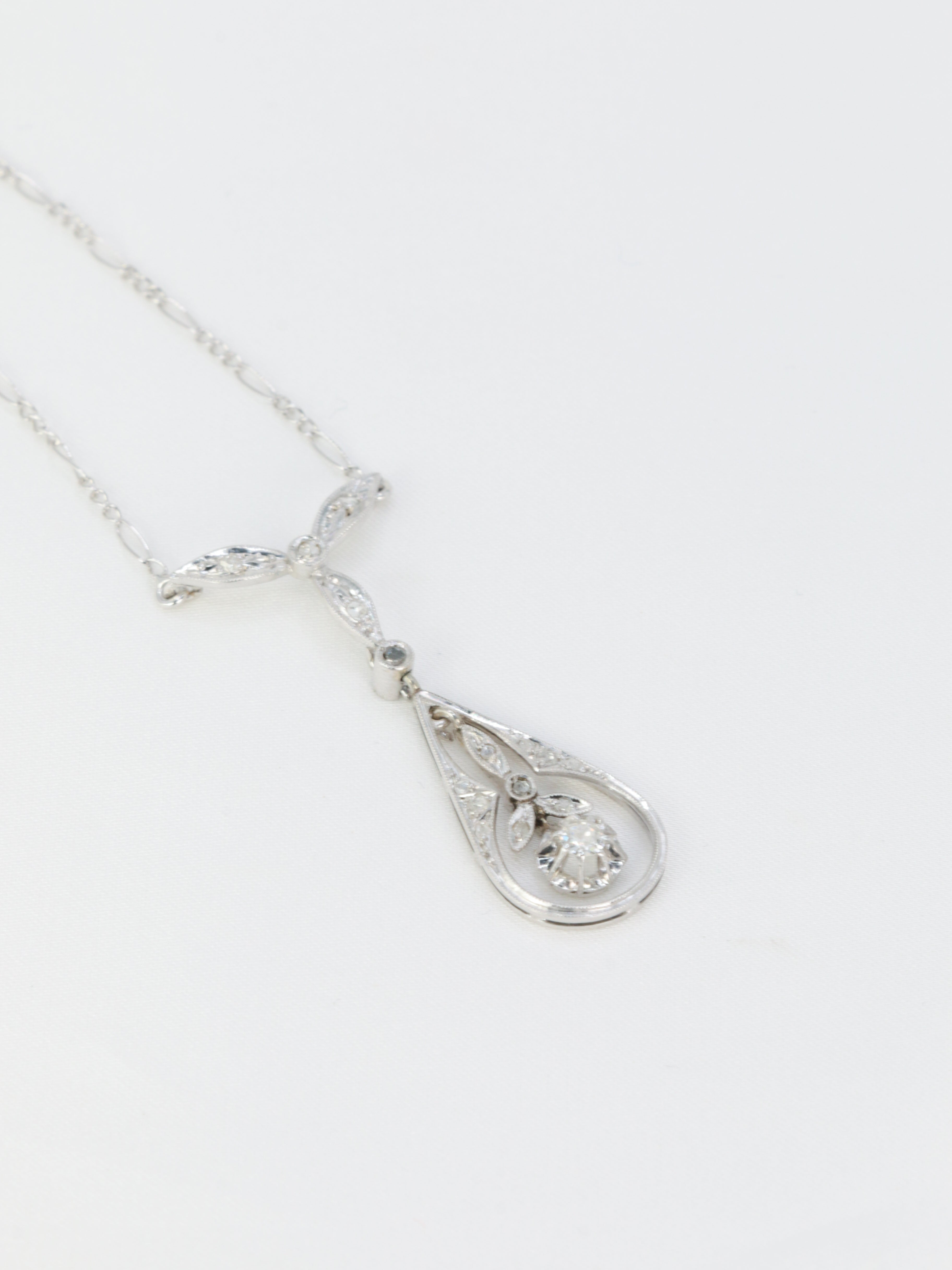 Belle Epoque necklace in gold, platinum and diamonds