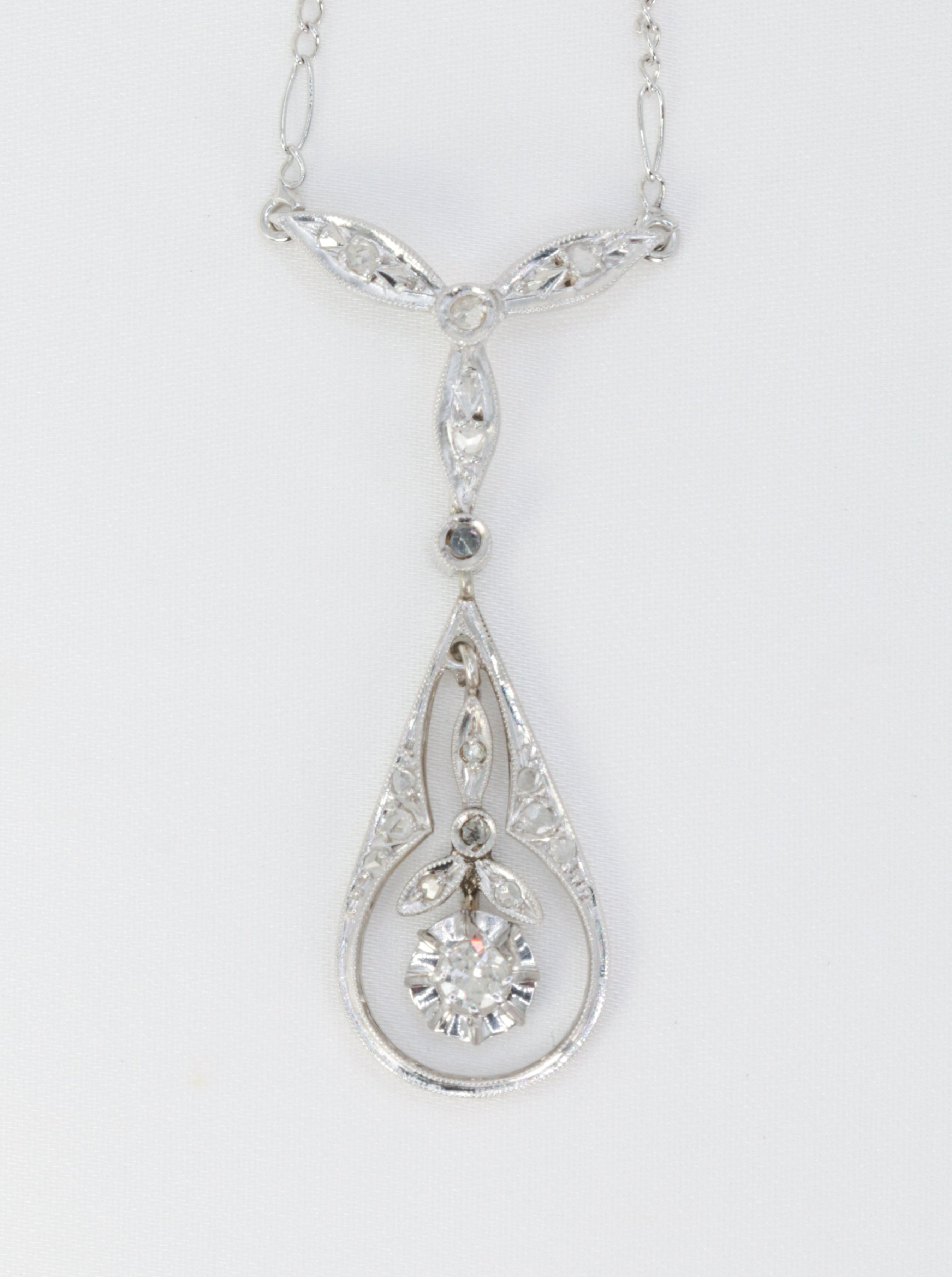 Belle Epoque necklace in gold, platinum and diamonds