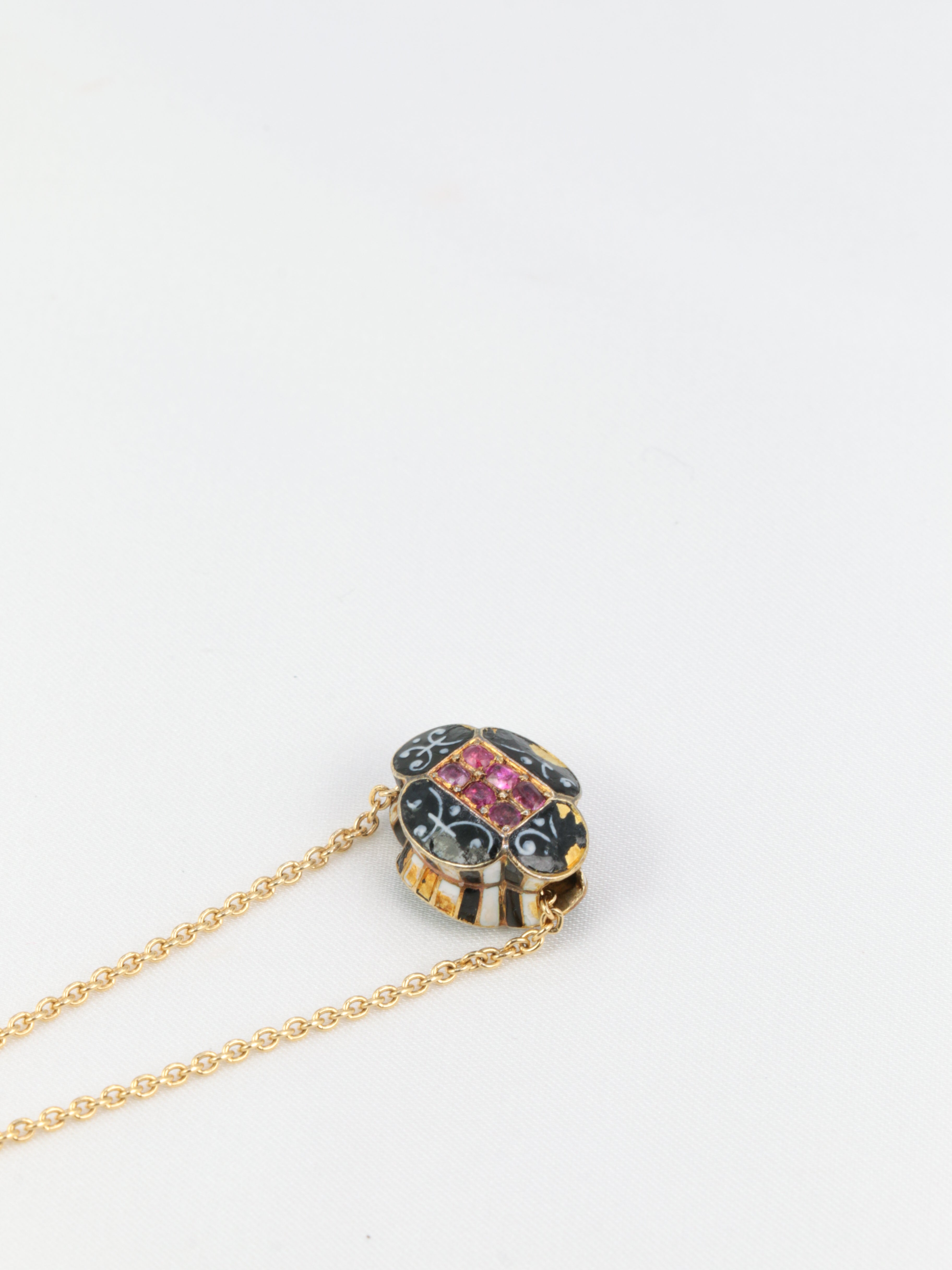 Vintage pendant in gold, email and ruby