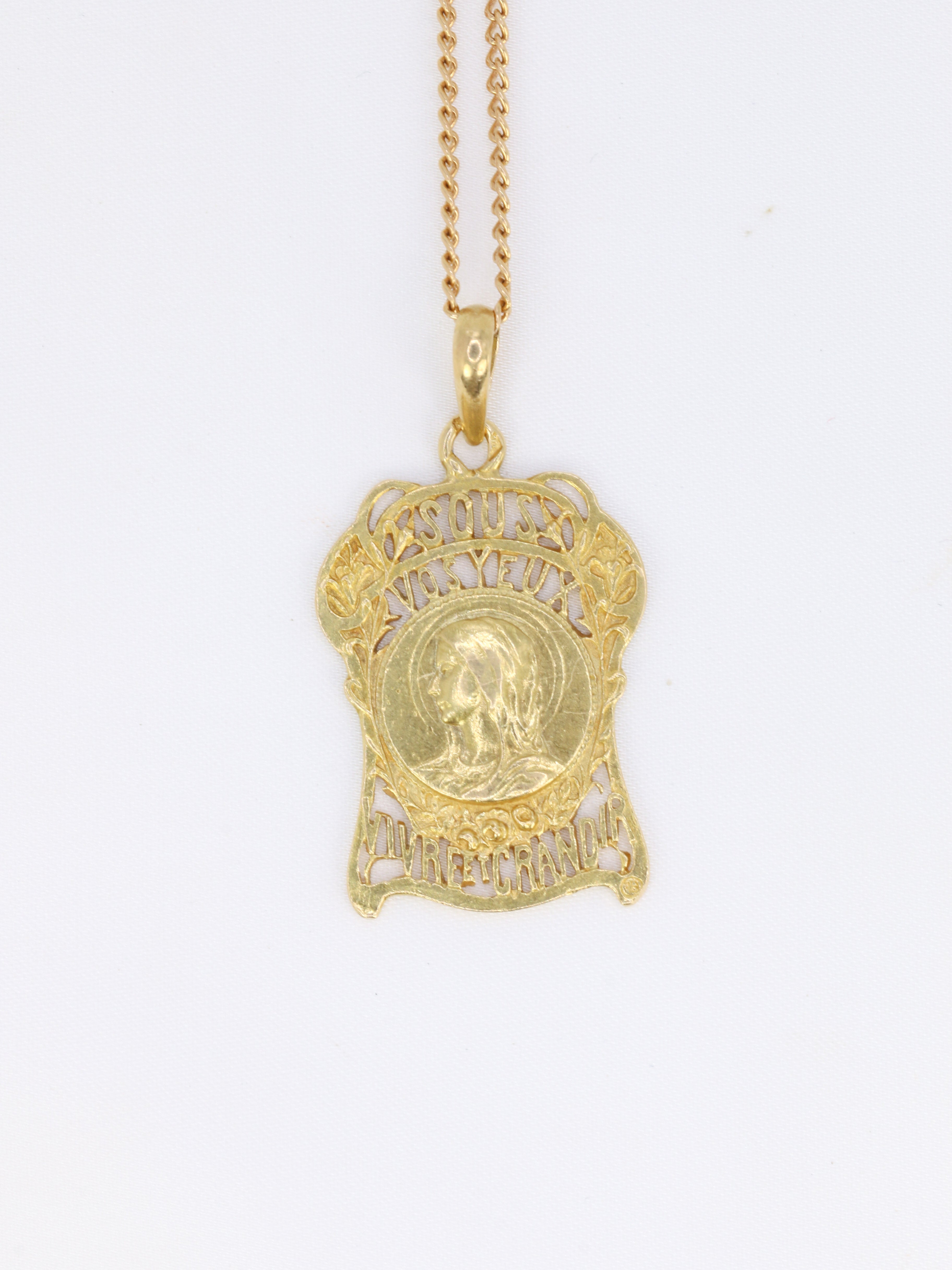 Art Nouveau medal in yellow gold, Before your eyes, live and grow