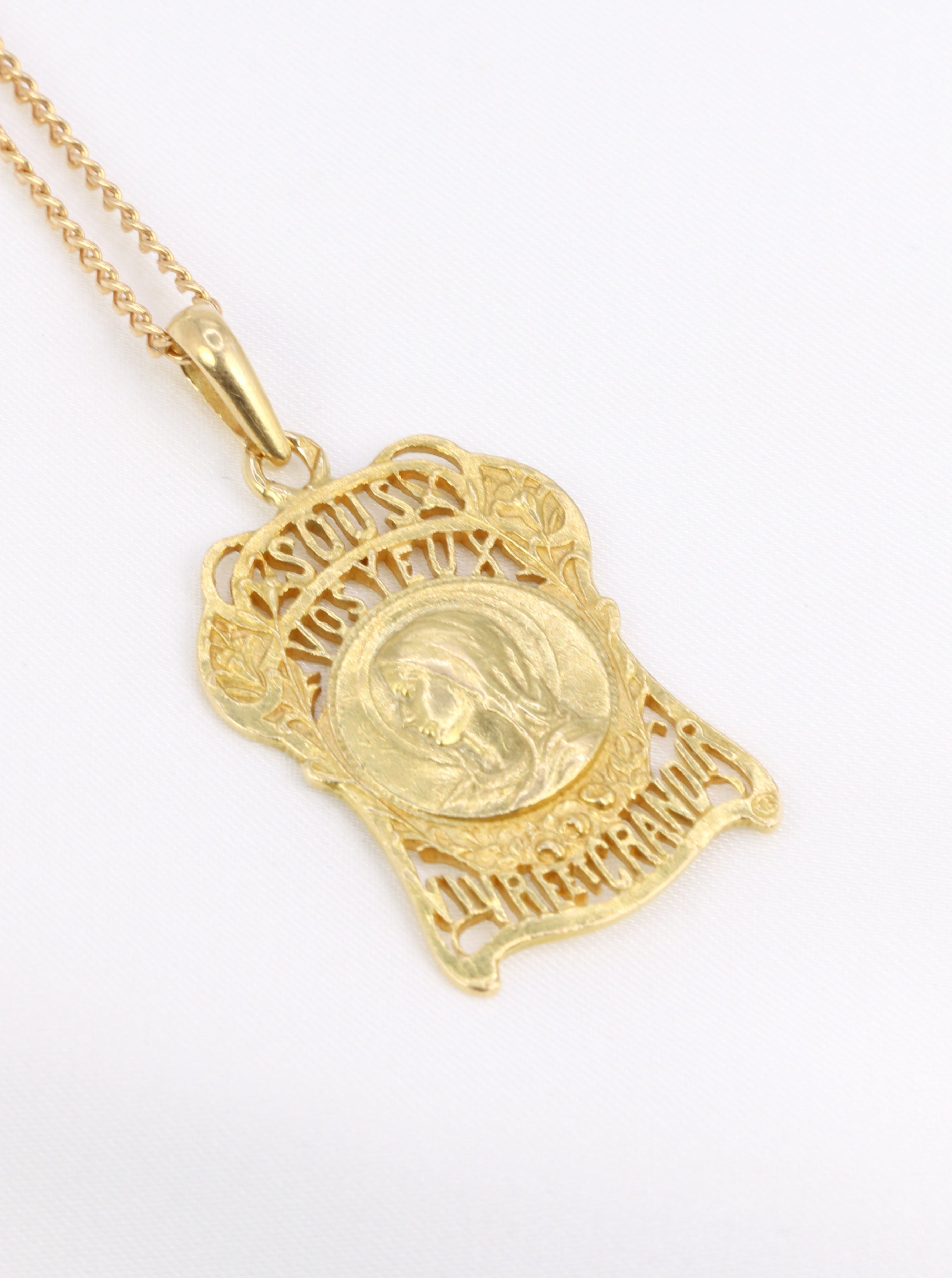 Art Nouveau medal in yellow gold, Before your eyes, live and grow