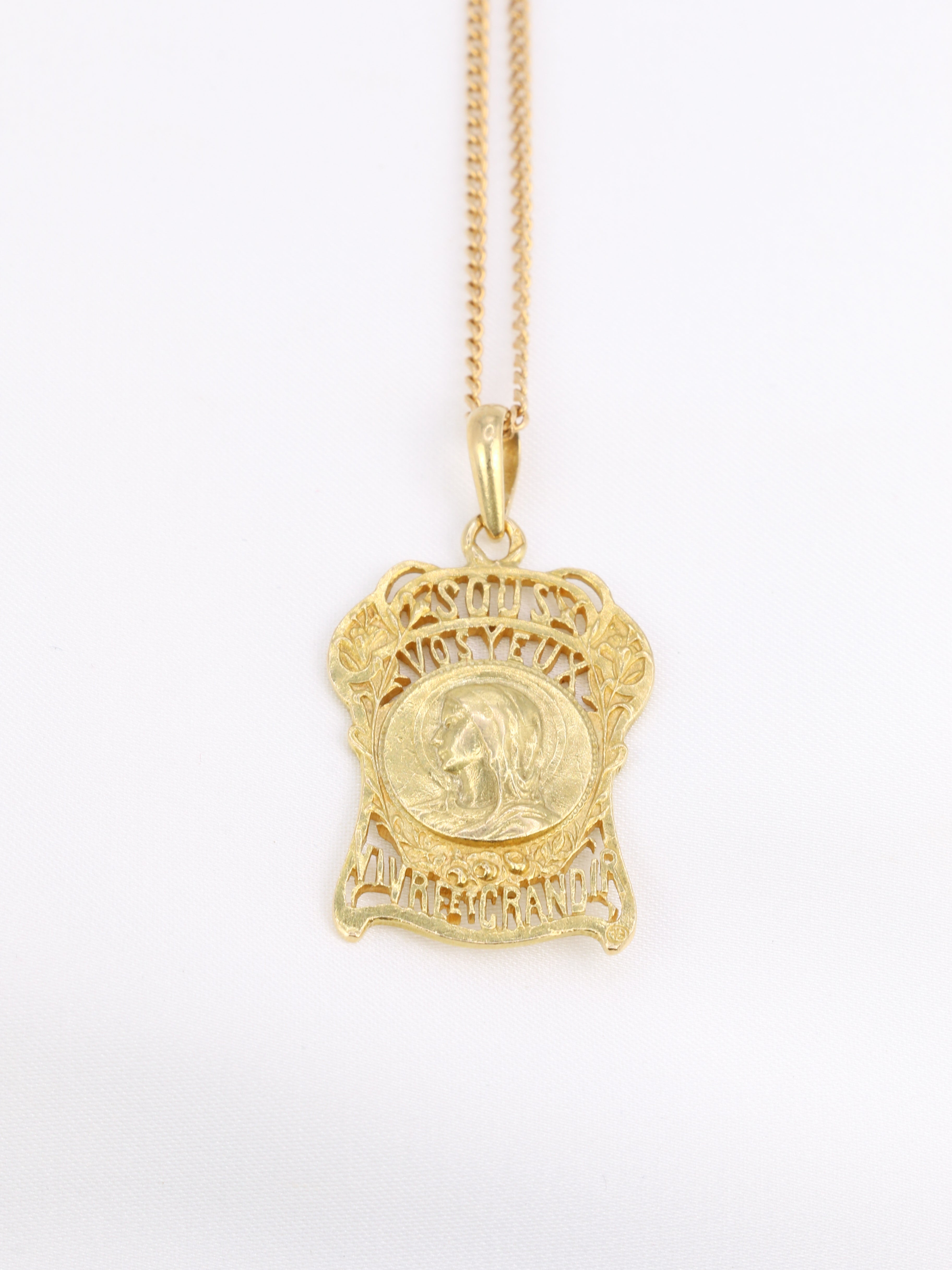 Art Nouveau medal in yellow gold, Before your eyes, live and grow