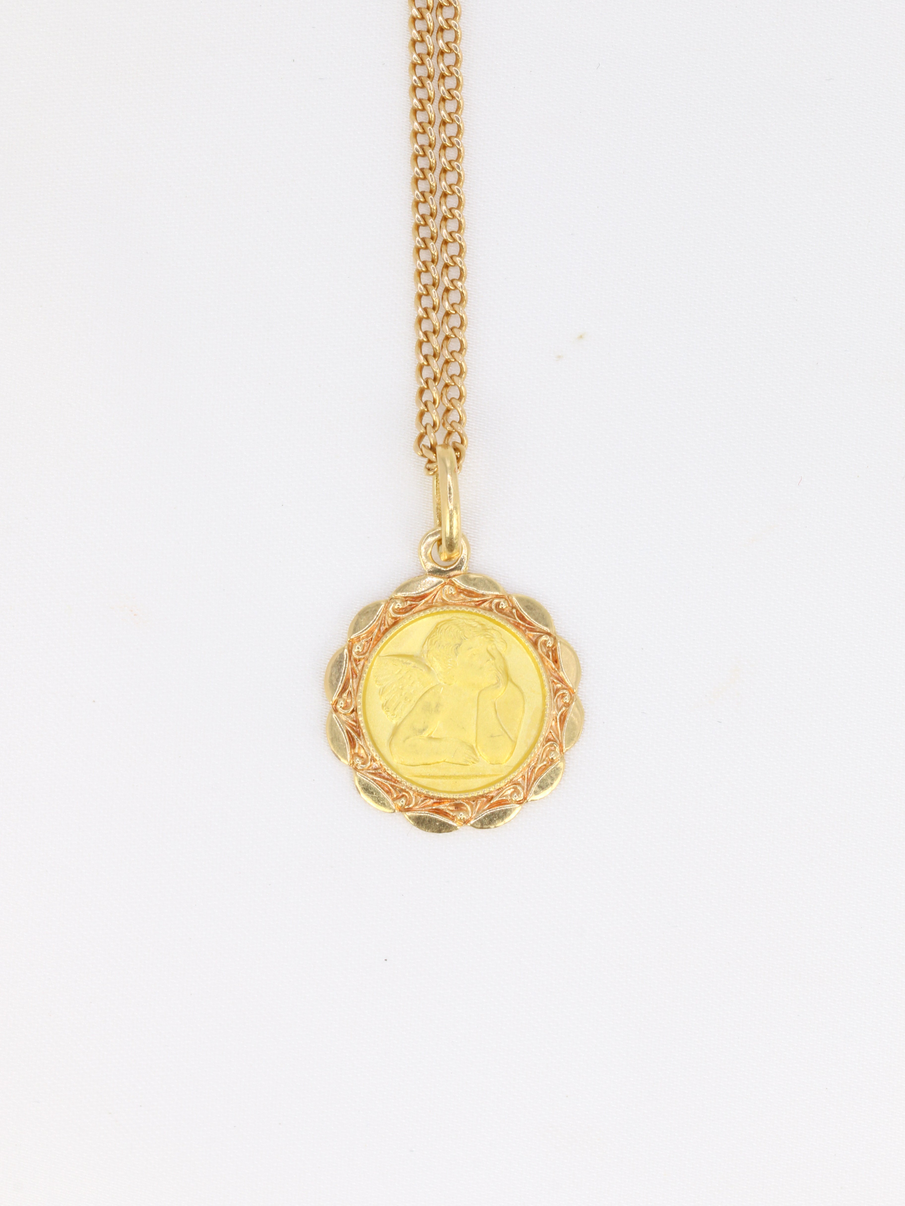 Vintage religious medal in yellow gold depicting an angel