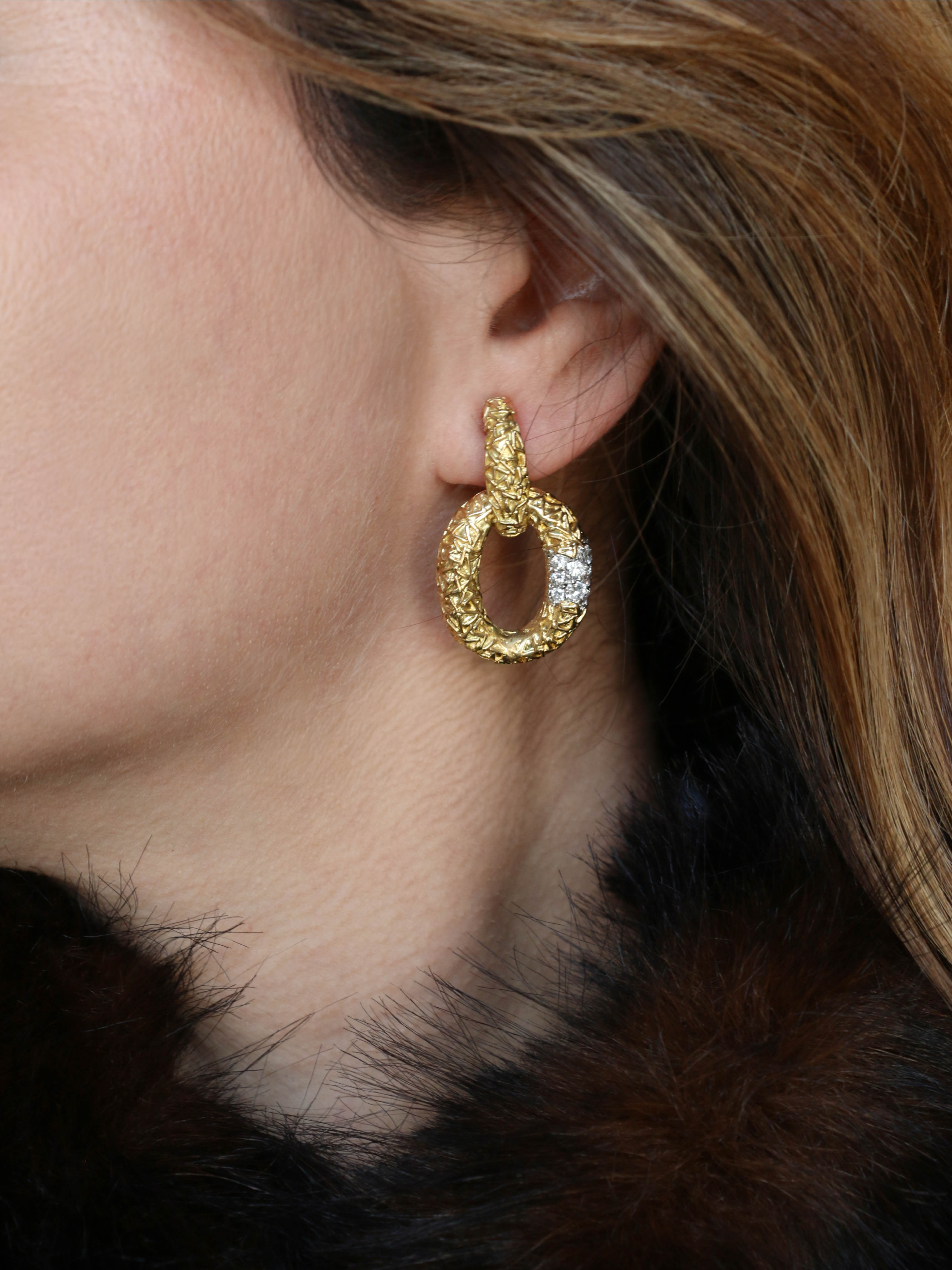 VAN CLEEF & ARPELS  (Att à) Boucles d'oreilles 'Chevalerie' or jaune diamants