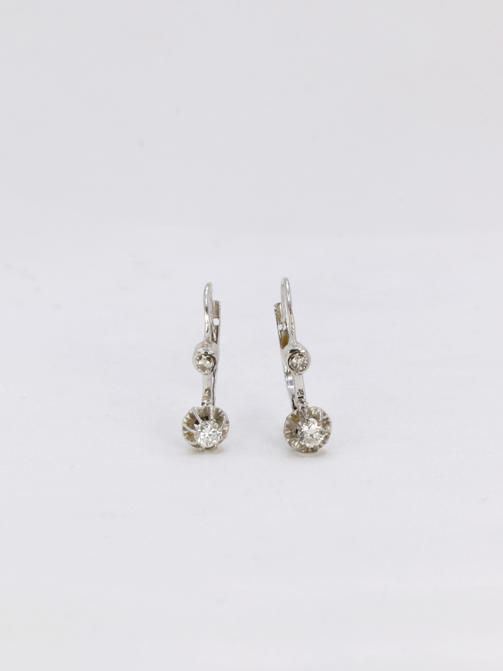 Vintage sleepers in white gold and 0.3ct diamonds