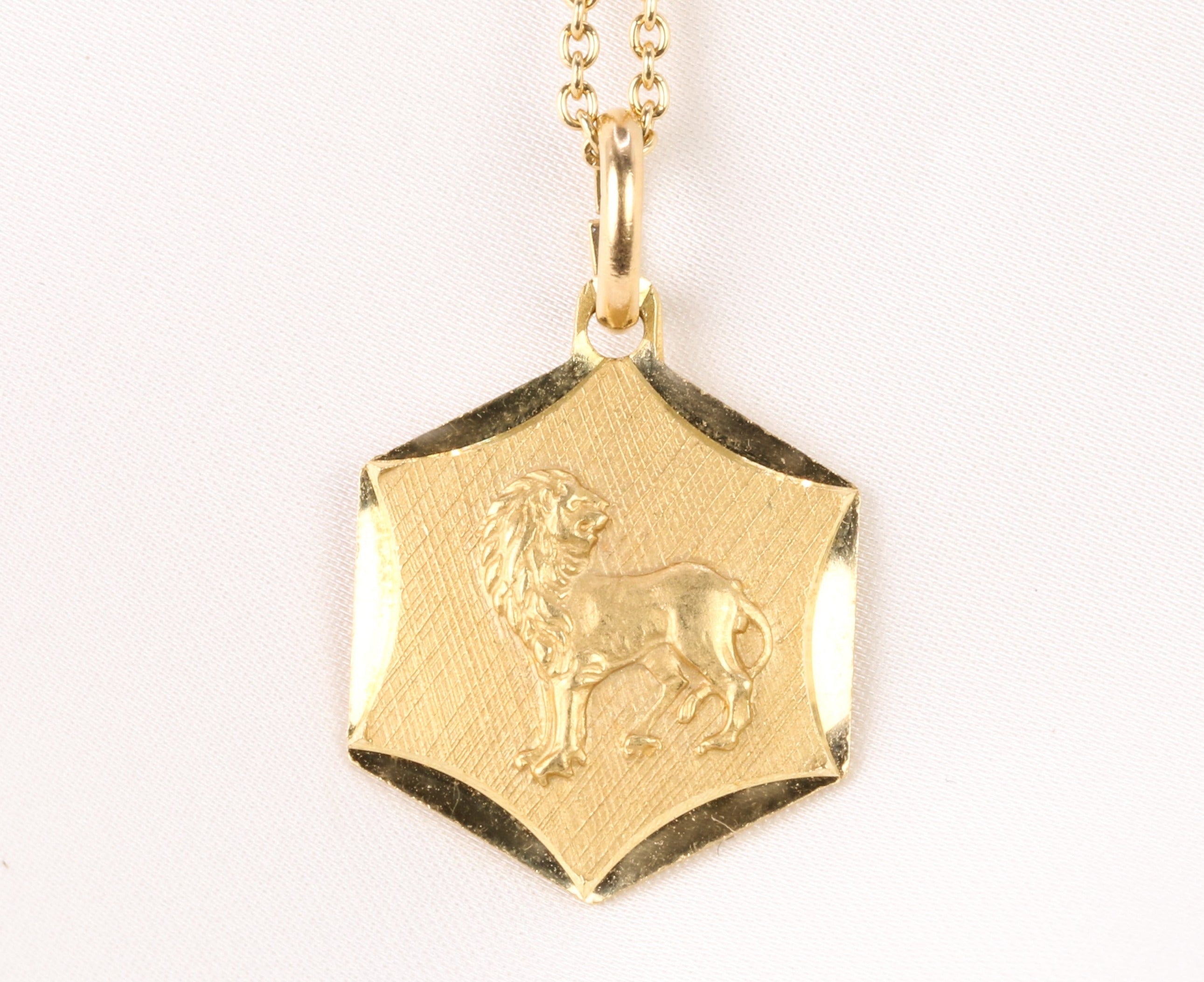 Vintage yellow gold medal featuring the zodiac sign of Leo