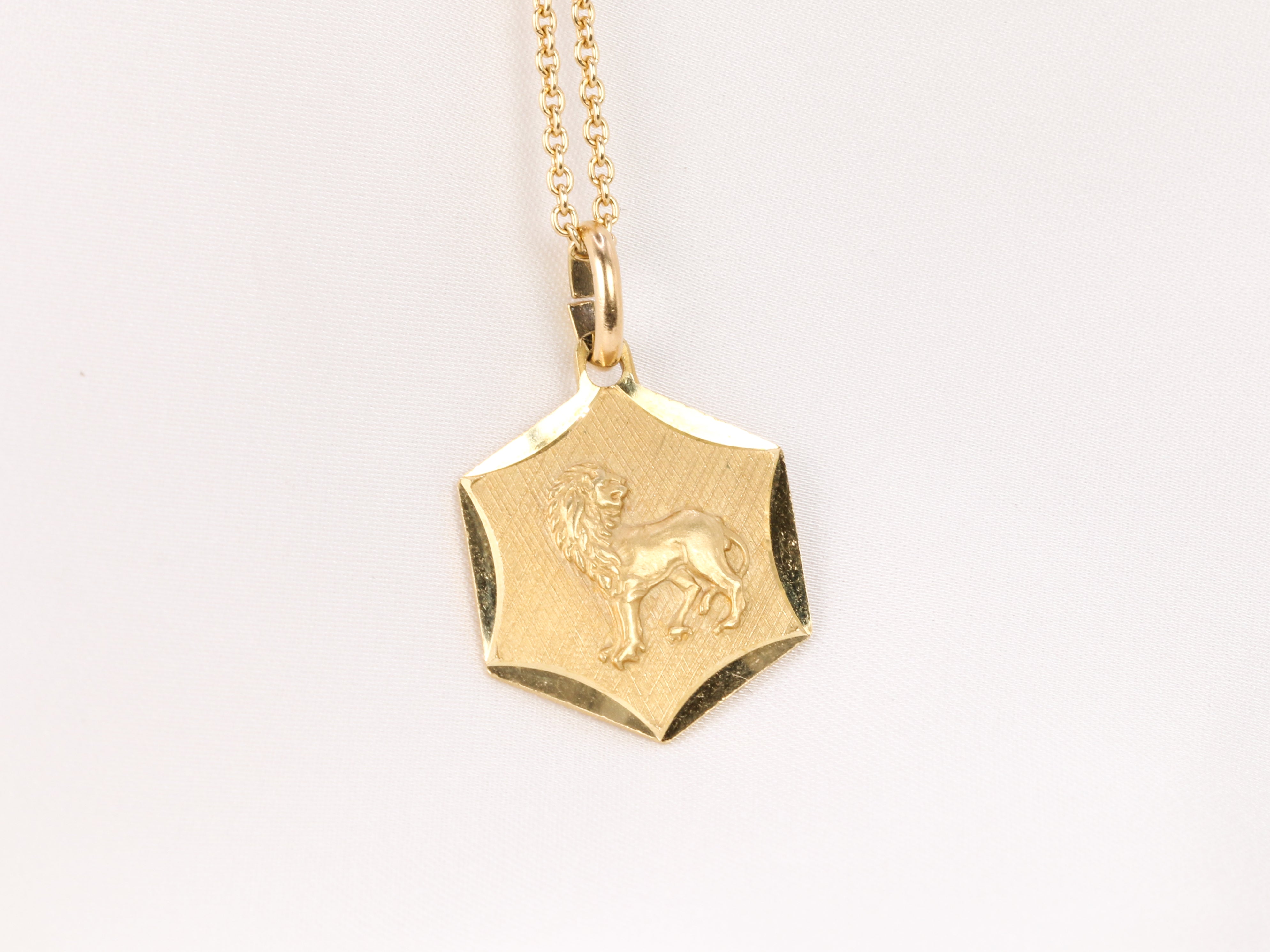 Vintage yellow gold medal featuring the zodiac sign of Leo