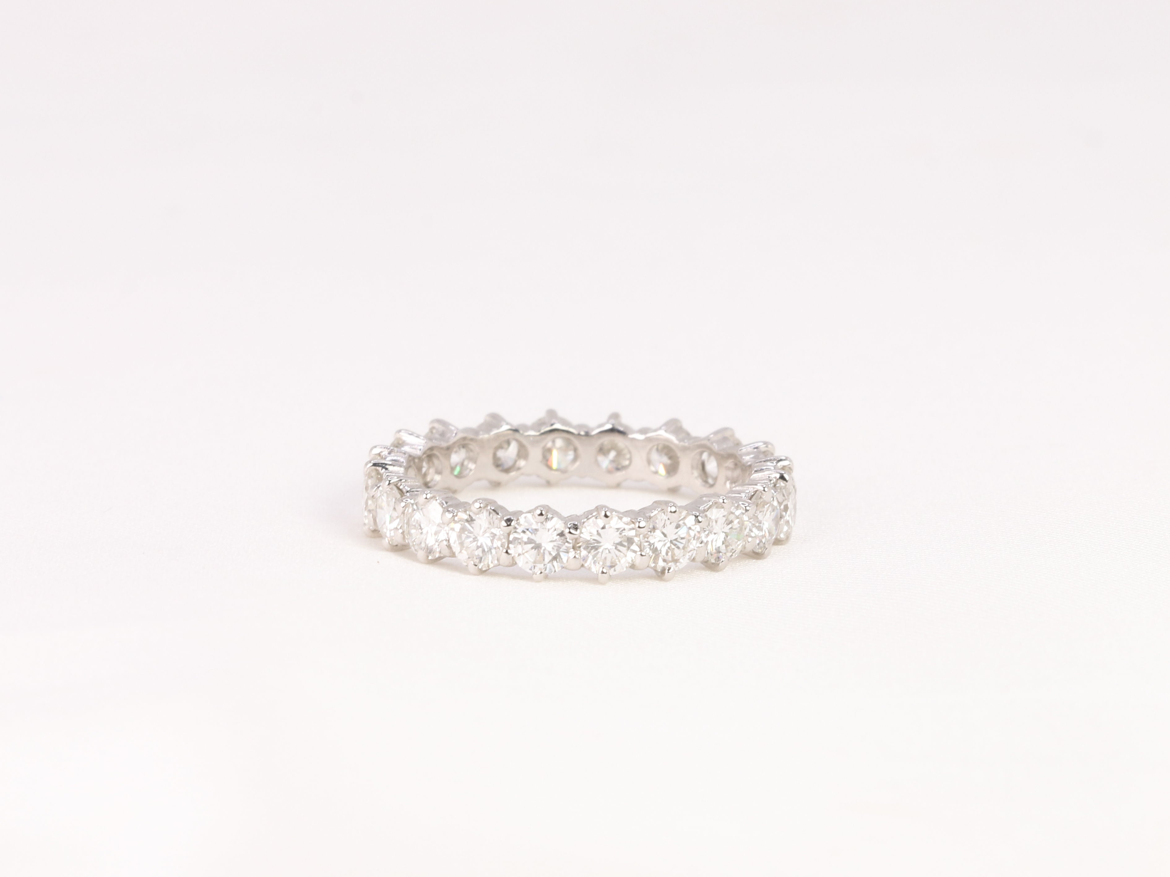 Vintage American wedding ring in white gold and diamonds