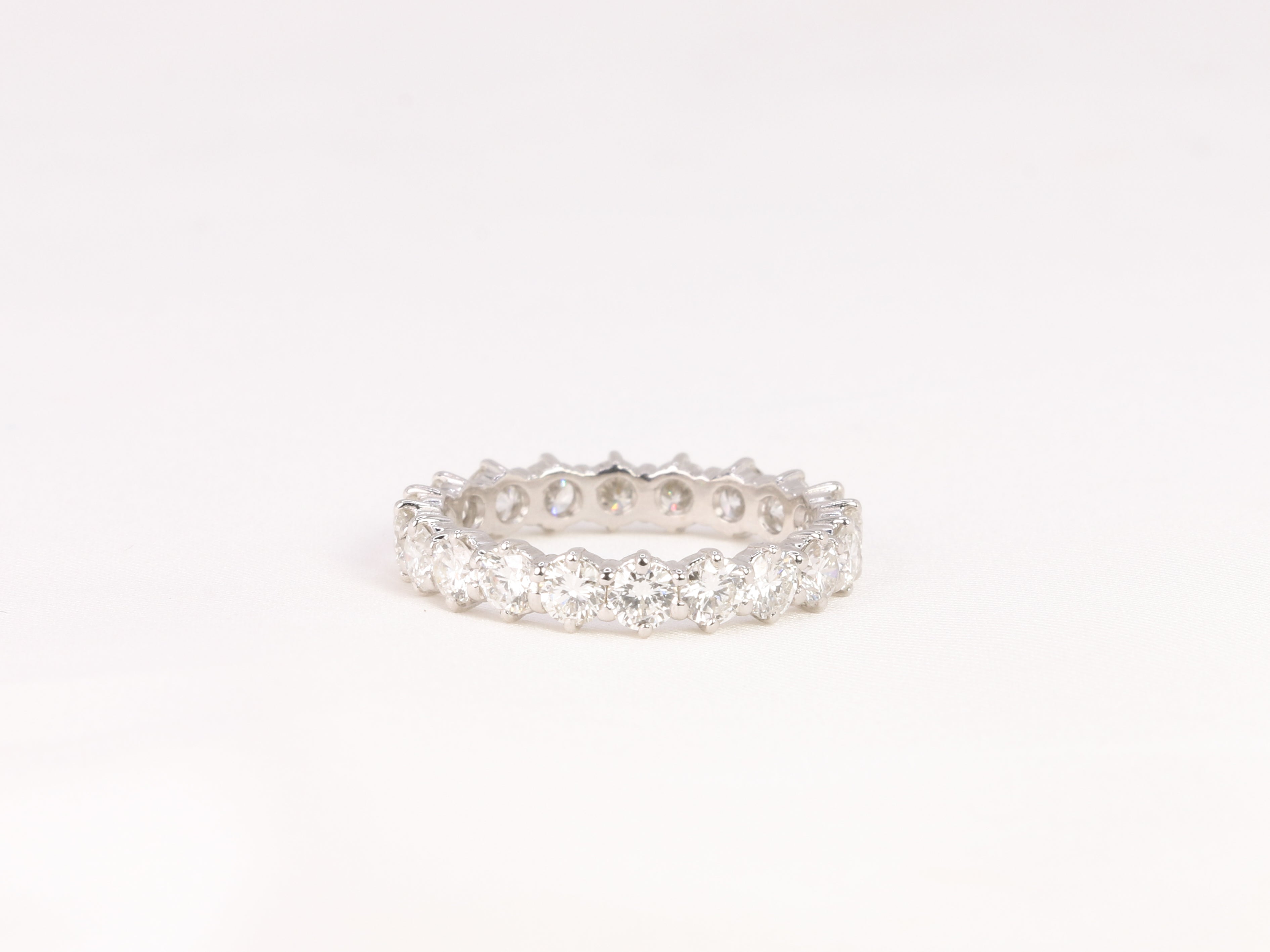 Vintage American wedding ring in white gold and diamonds