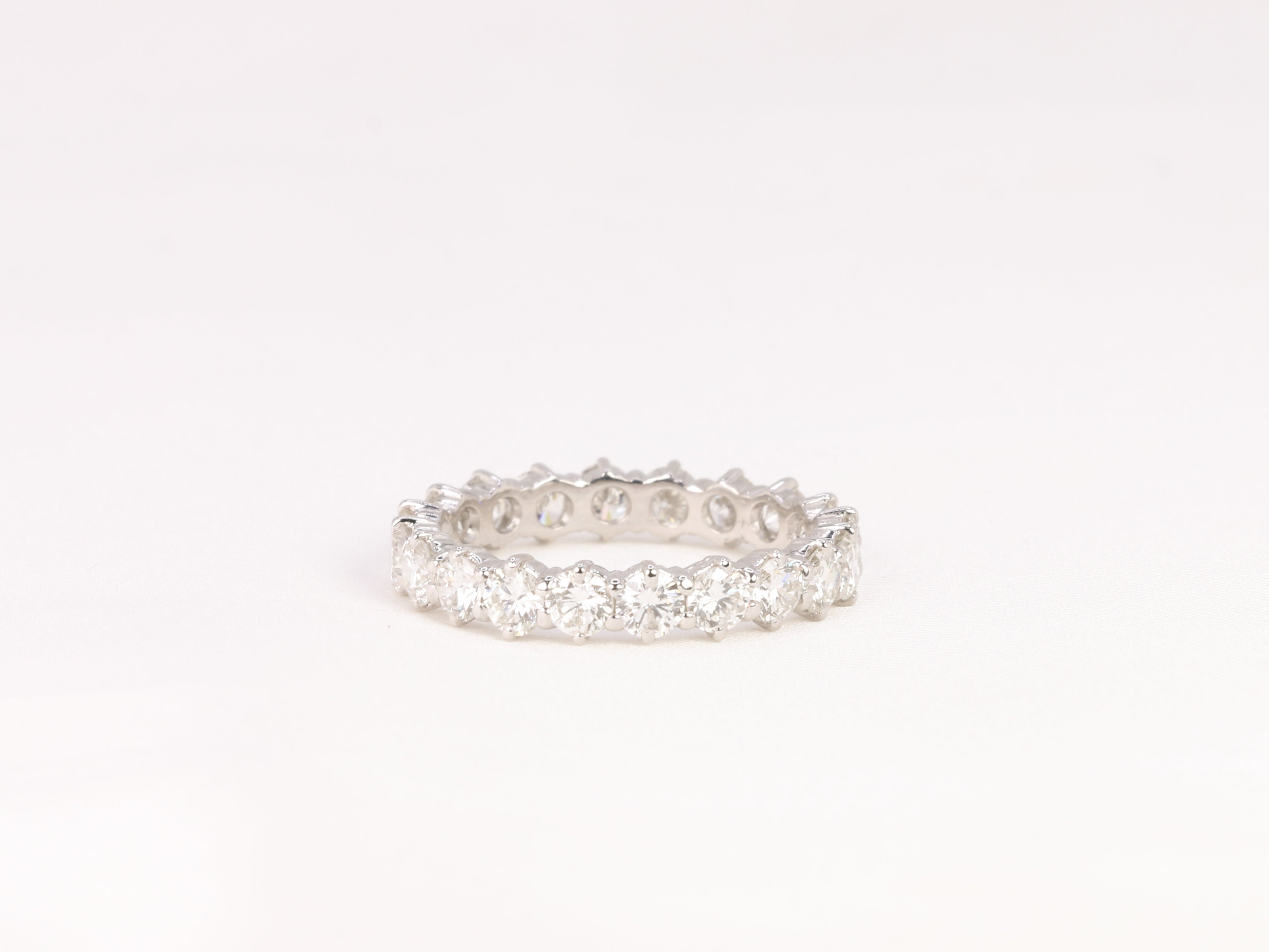 Vintage American wedding ring in white gold and diamonds