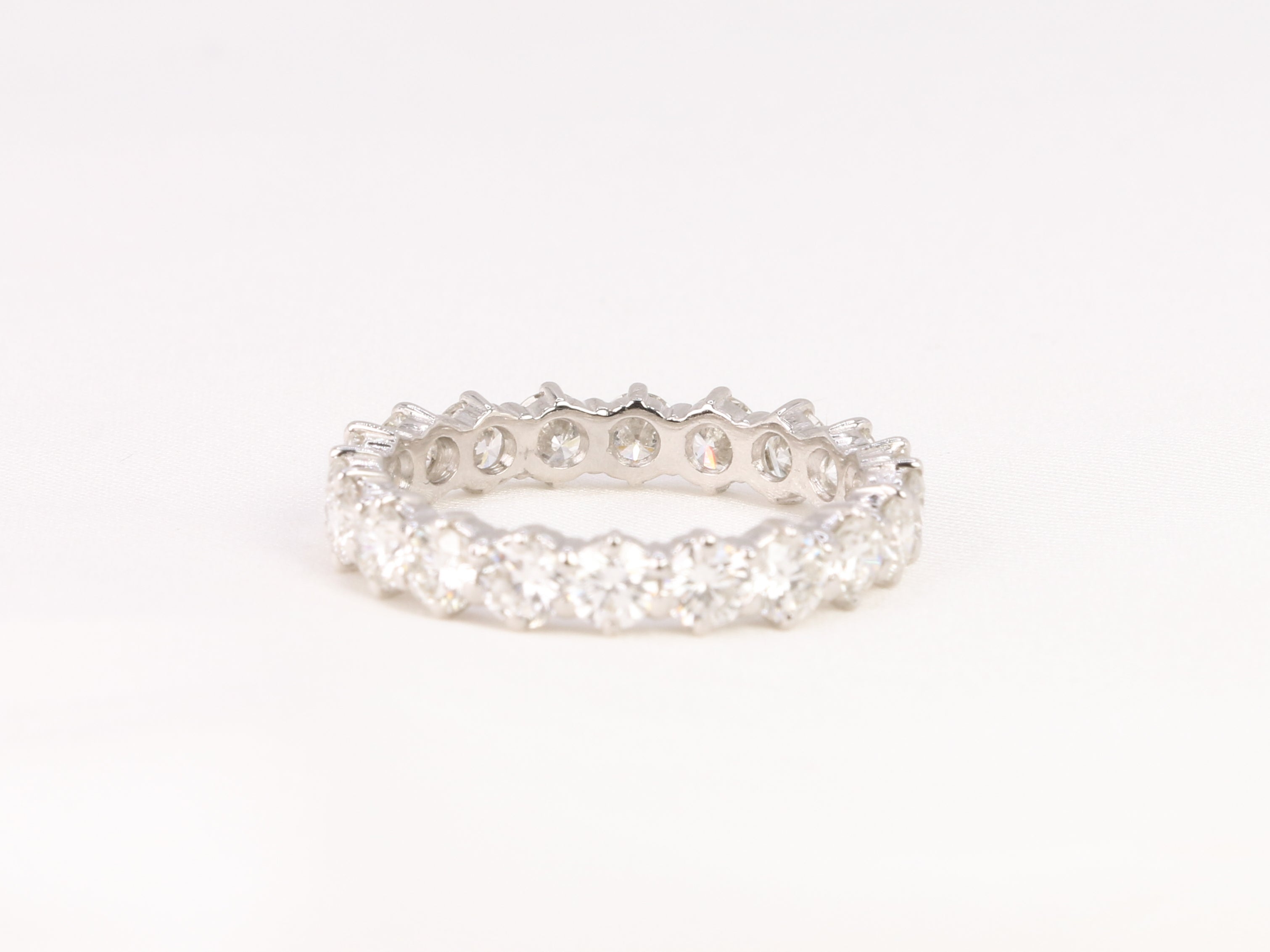 Vintage American wedding ring in white gold and diamonds