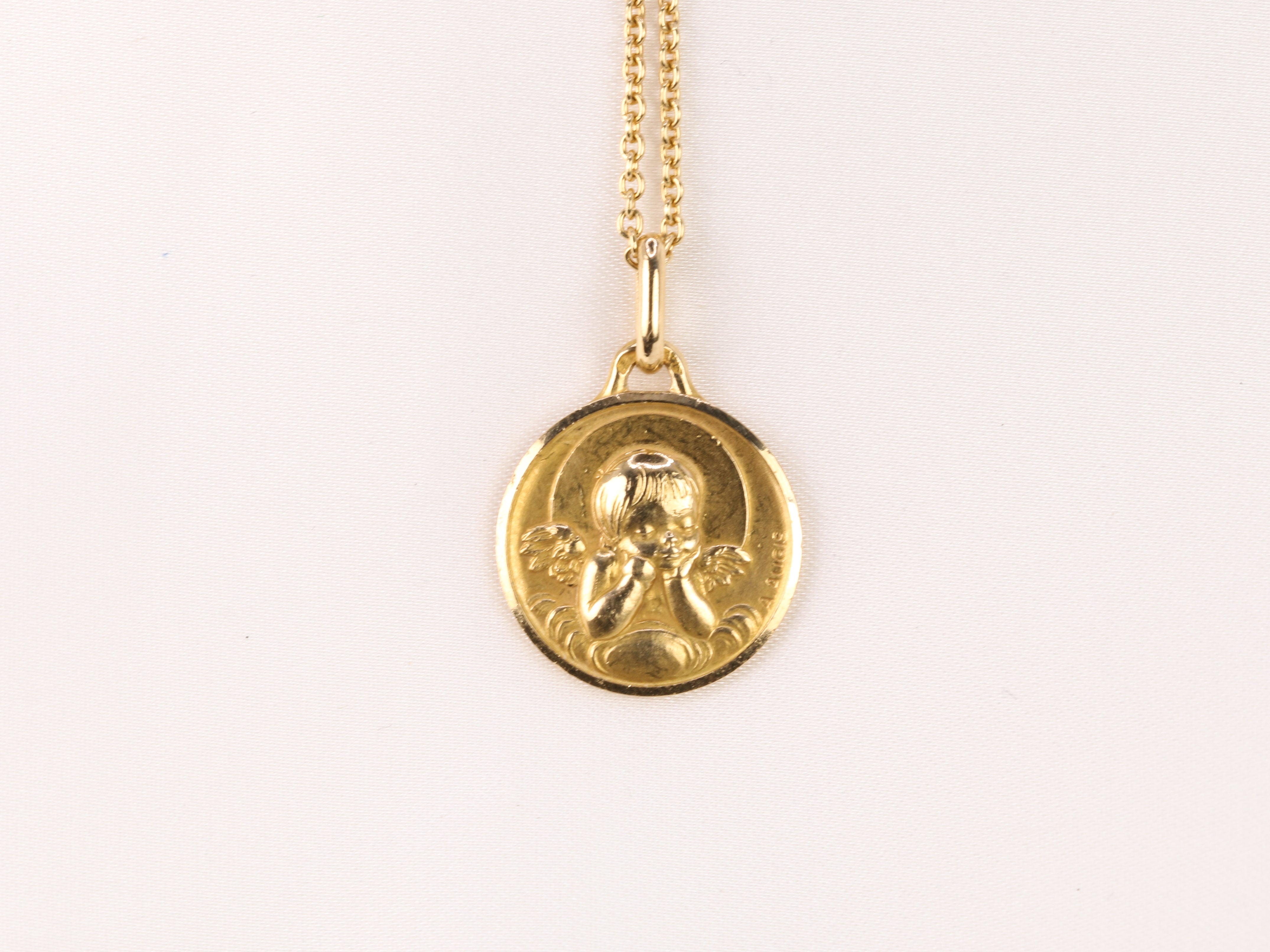 Vintage Augis medal in yellow gold depicting an angel with a quiver