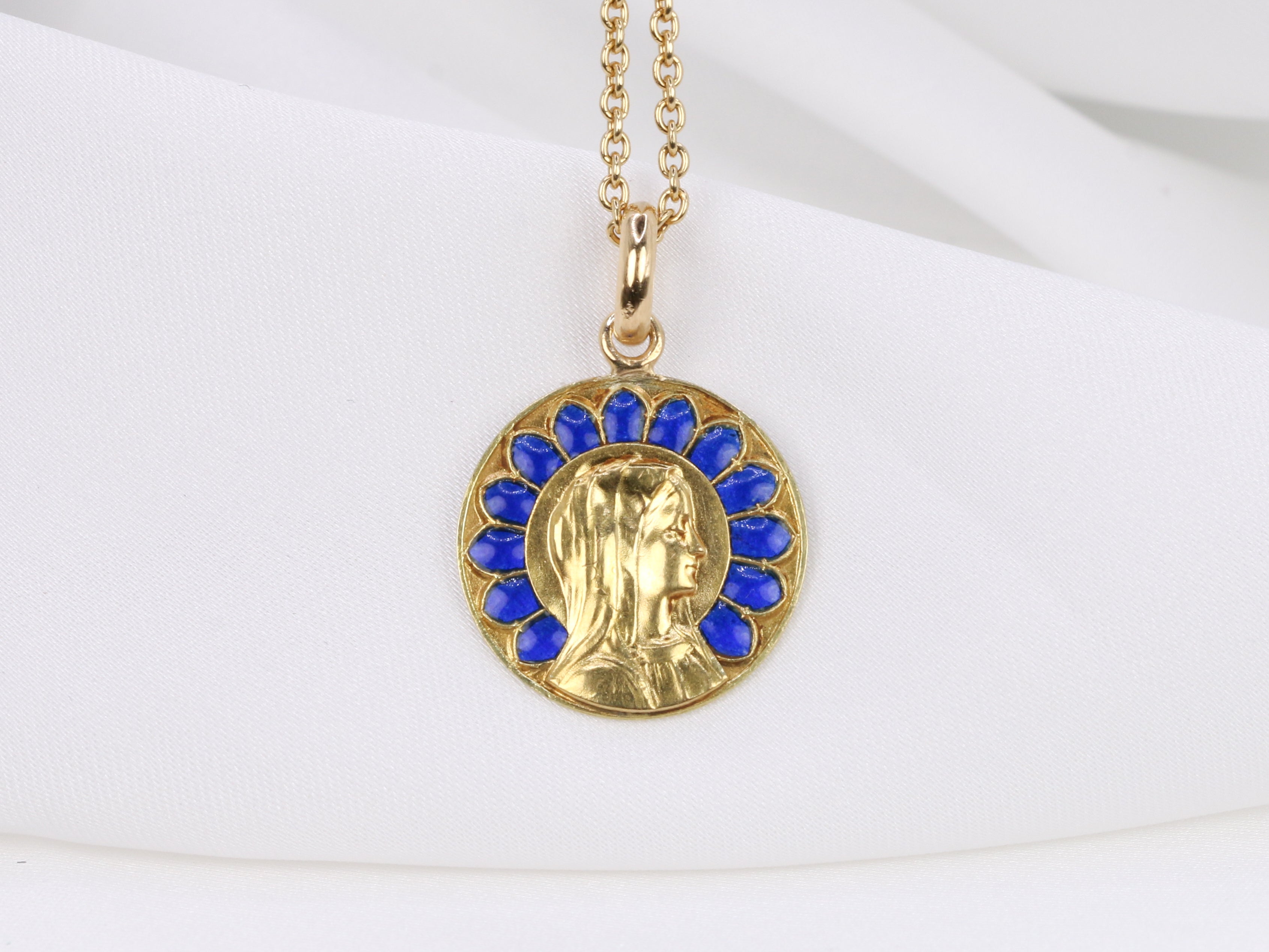 Art Nouveau Fréderic de Vernon medal in gold and blue plique-à-jour enamel