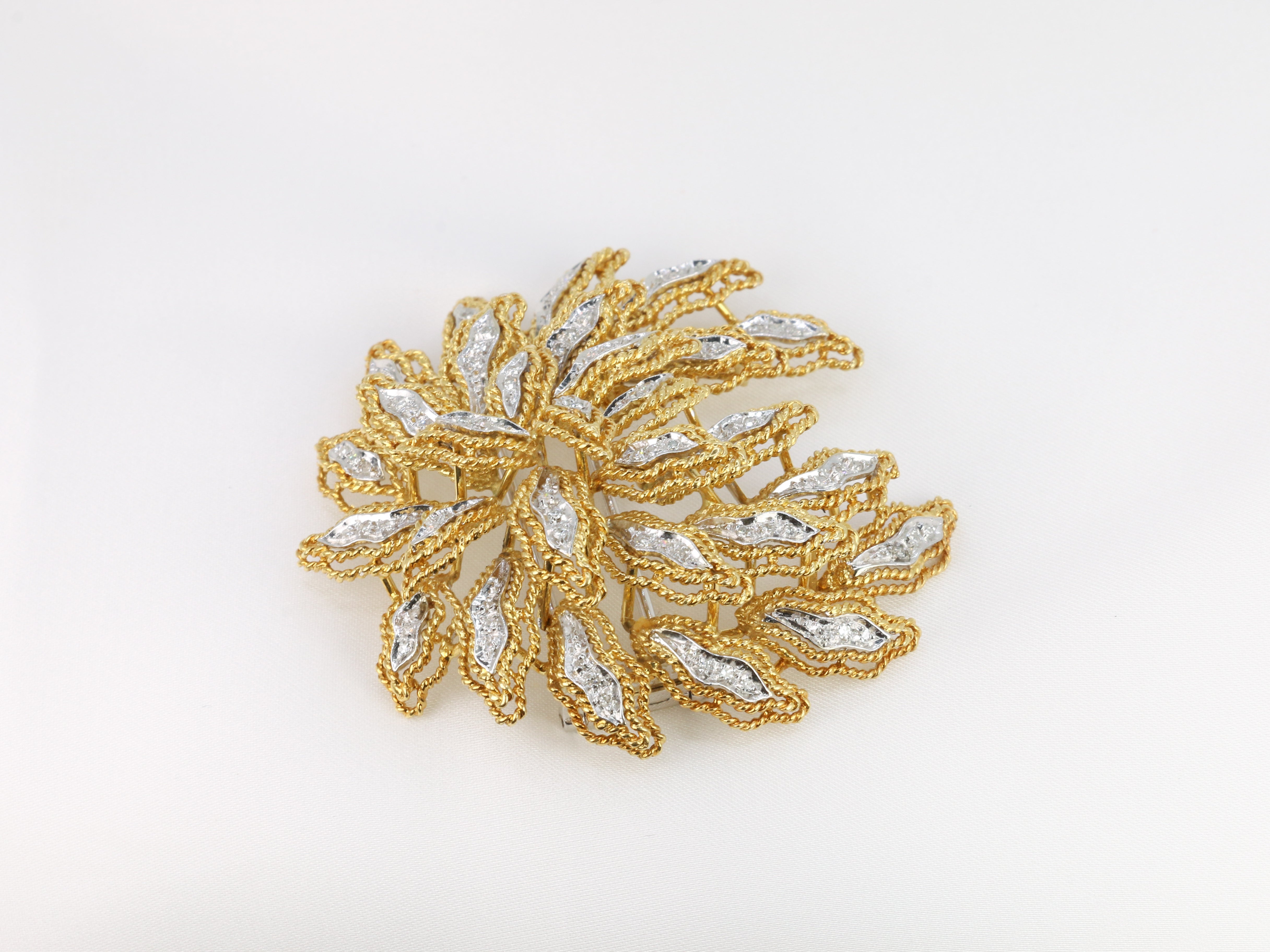 Vintage flower brooch in gold and diamonds in the style of the anemones model by Van Cleef &amp; Arpels