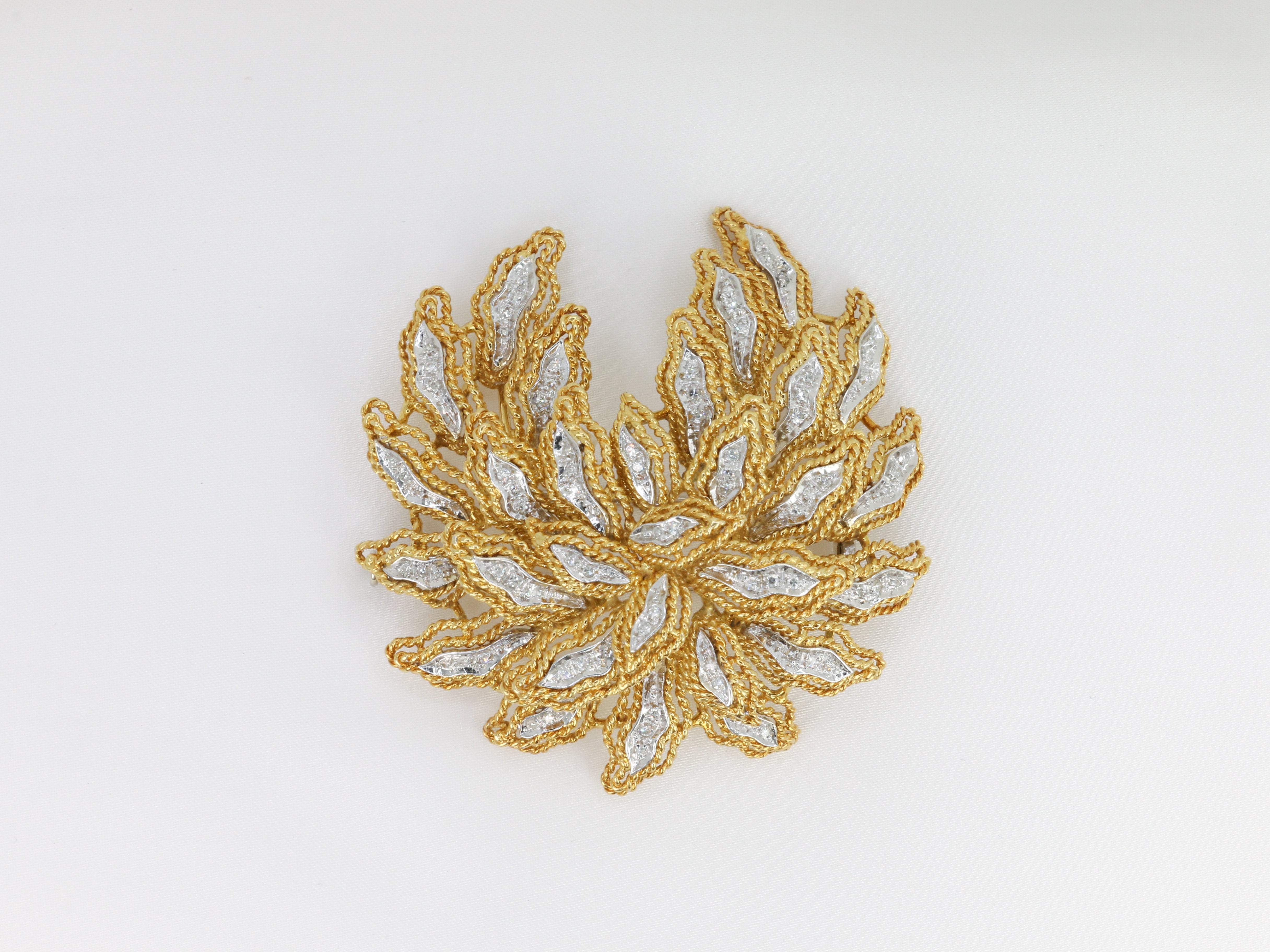 Vintage flower brooch in gold and diamonds in the style of the anemones model by Van Cleef &amp; Arpels