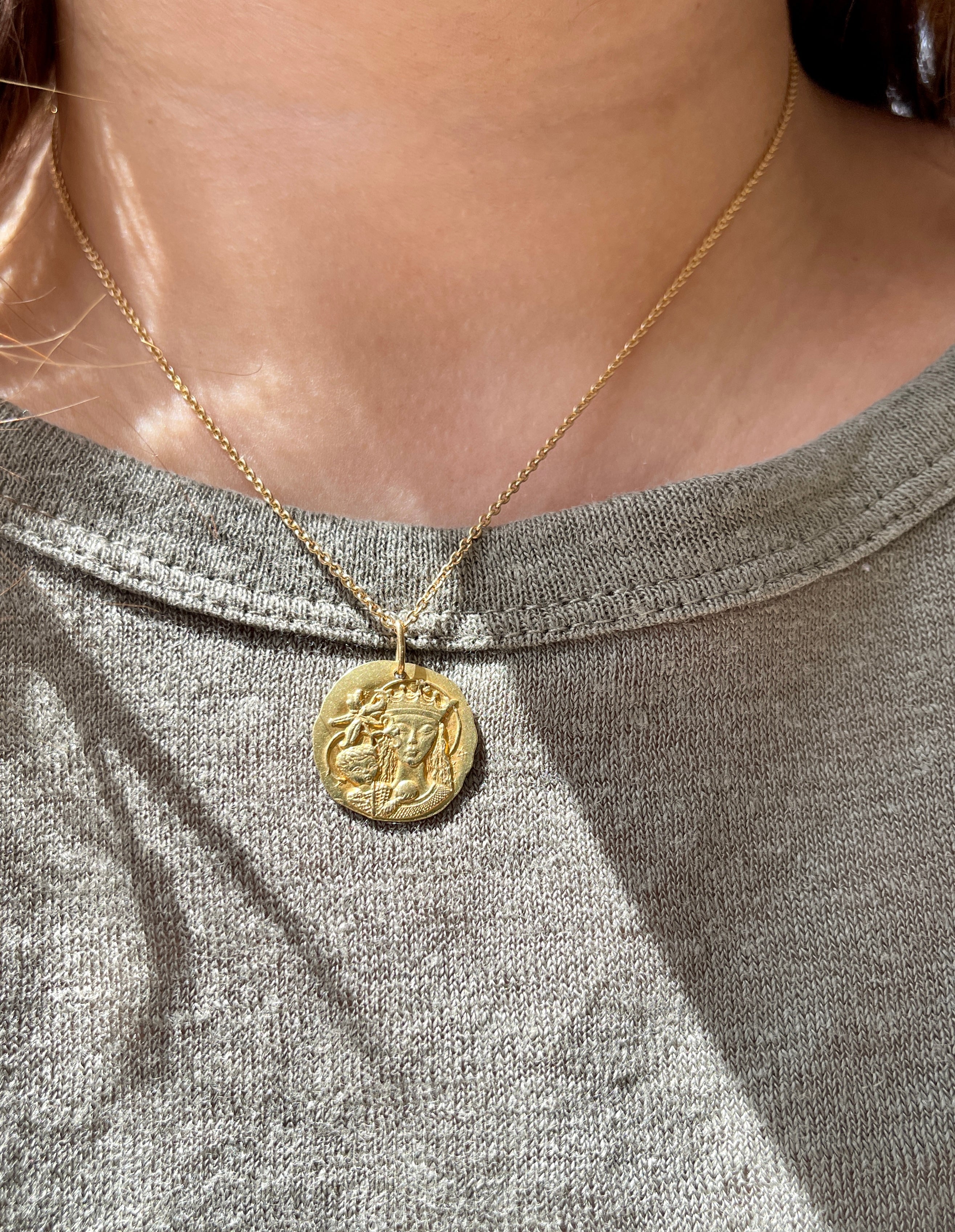 Virgin and Lily medal in gold by André Galtié - Monnaie de Paris