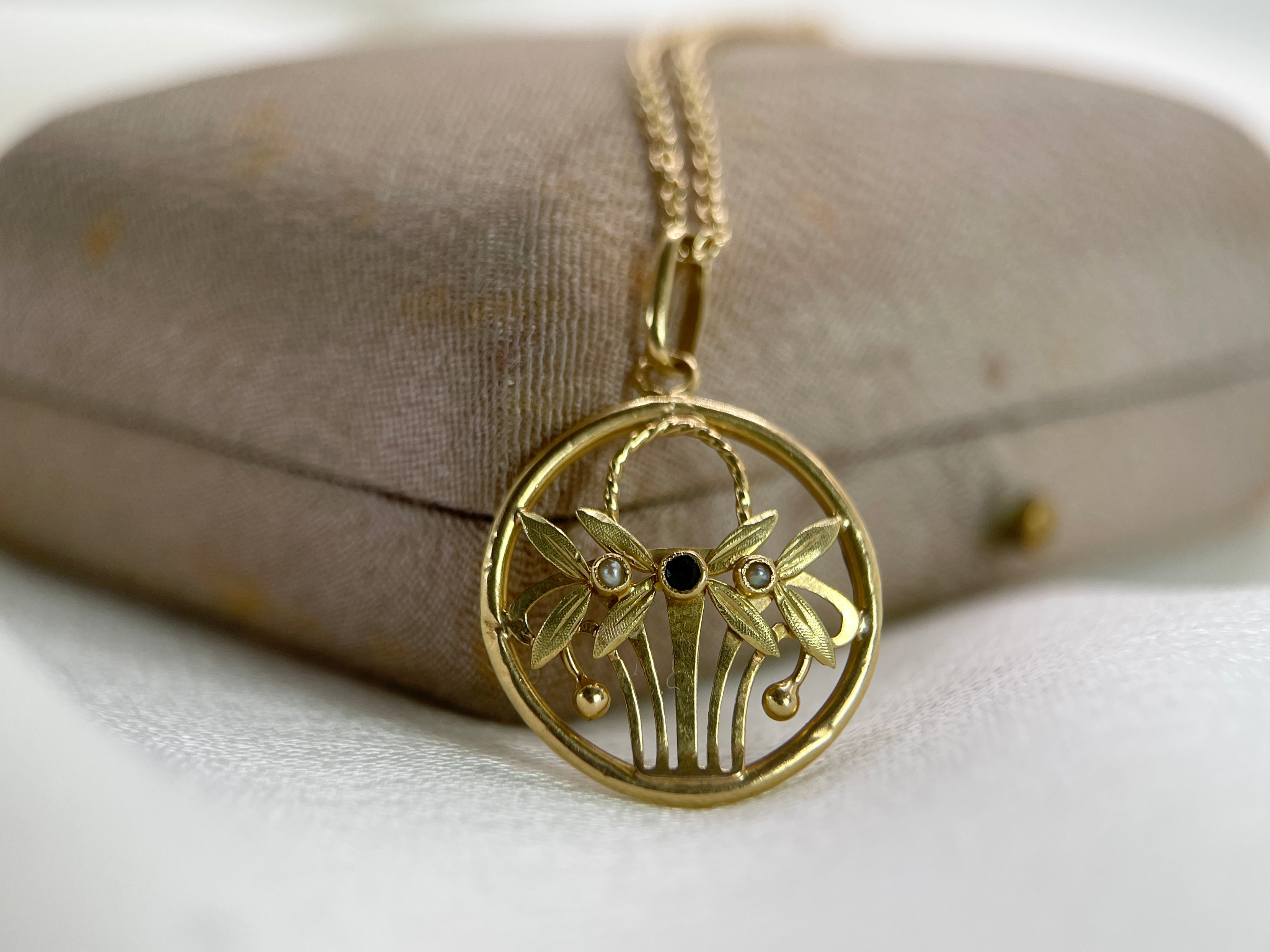 Art Nouveau Fruit Basket medal in gold, pearls and sapphire