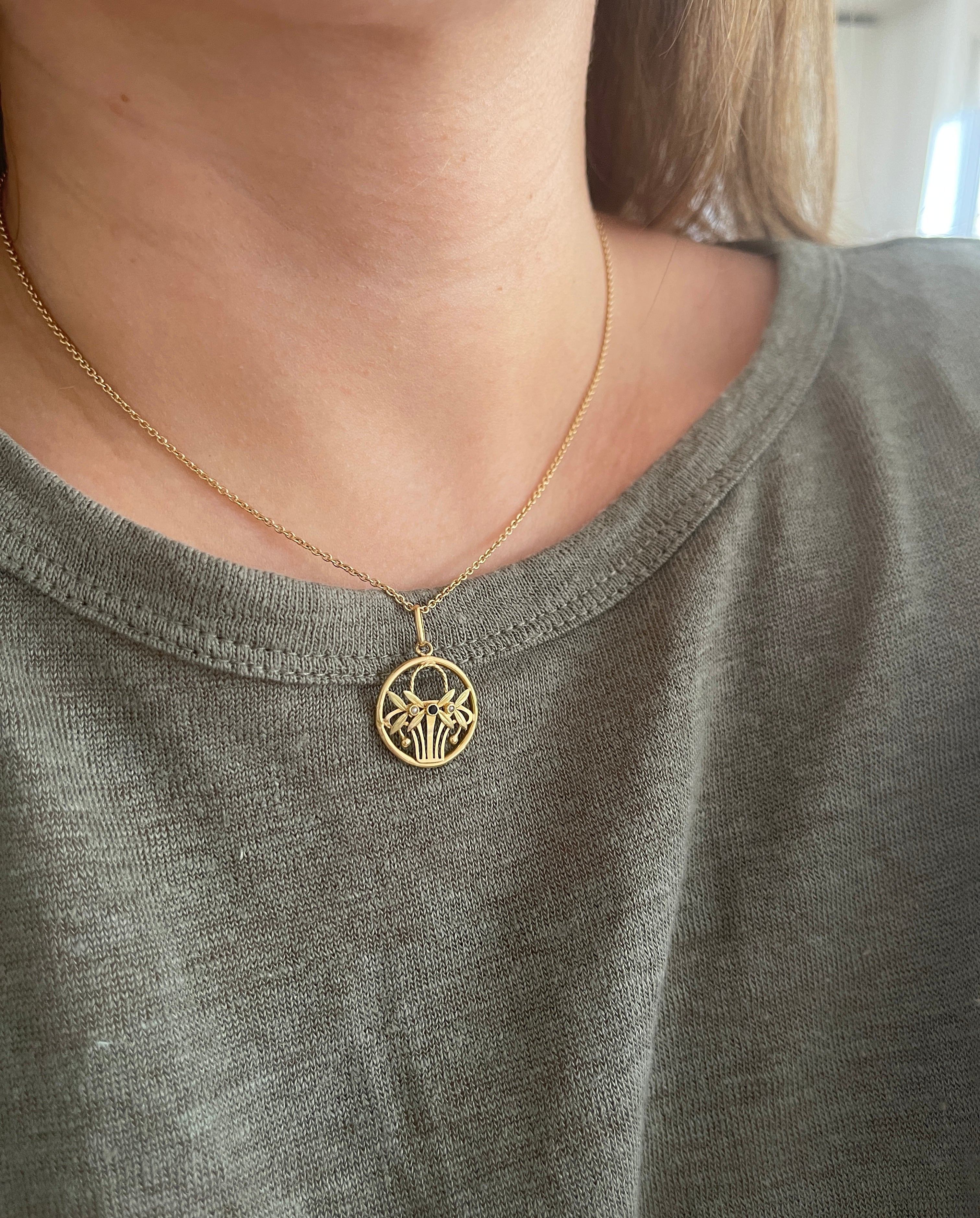 Art Nouveau Fruit Basket medal in gold, pearls and sapphire