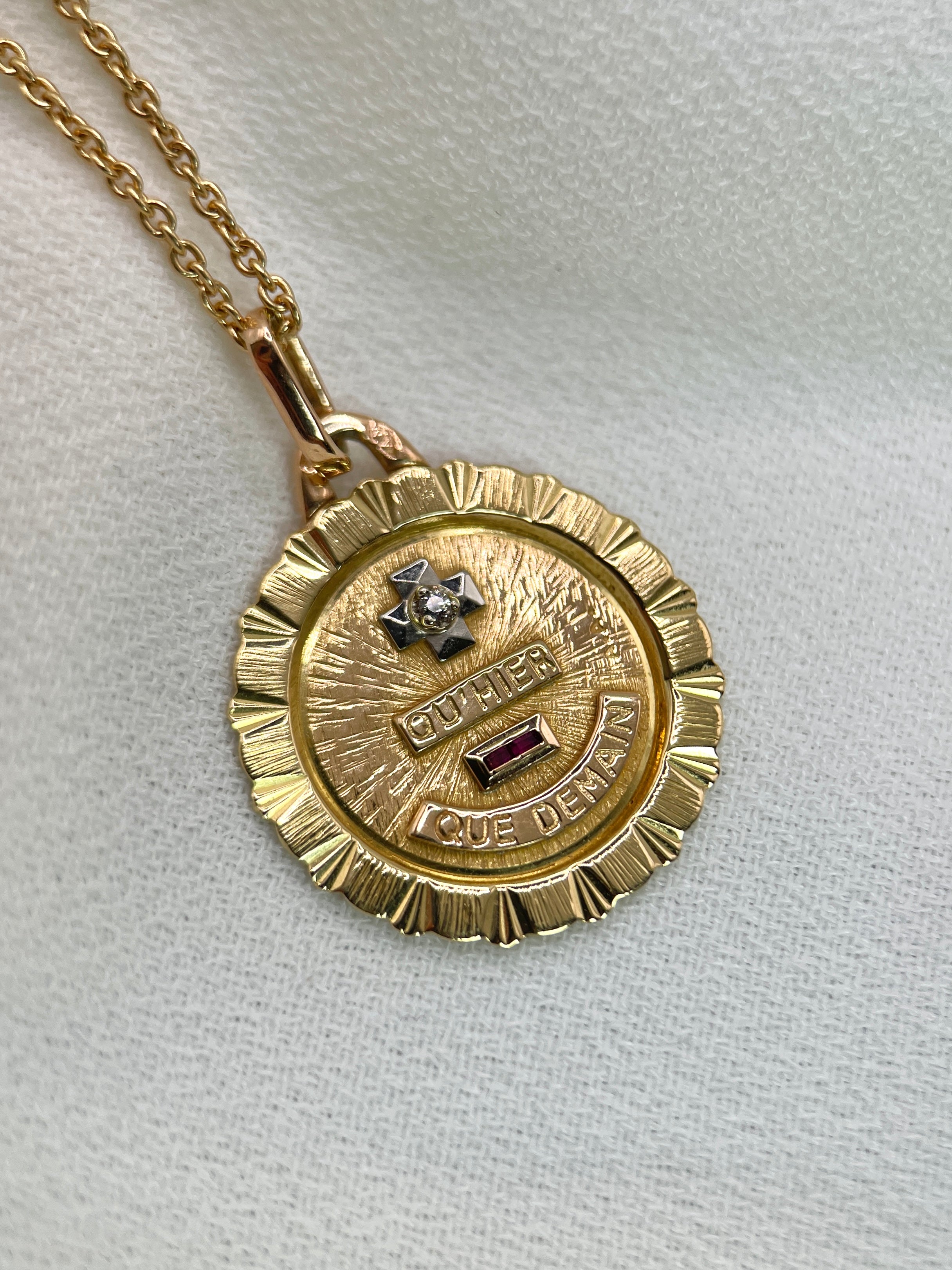 A.Augis Love Medal, More than yesterday, less than tomorrow - 18k Gold, Diamond and Ruby - ca 1950