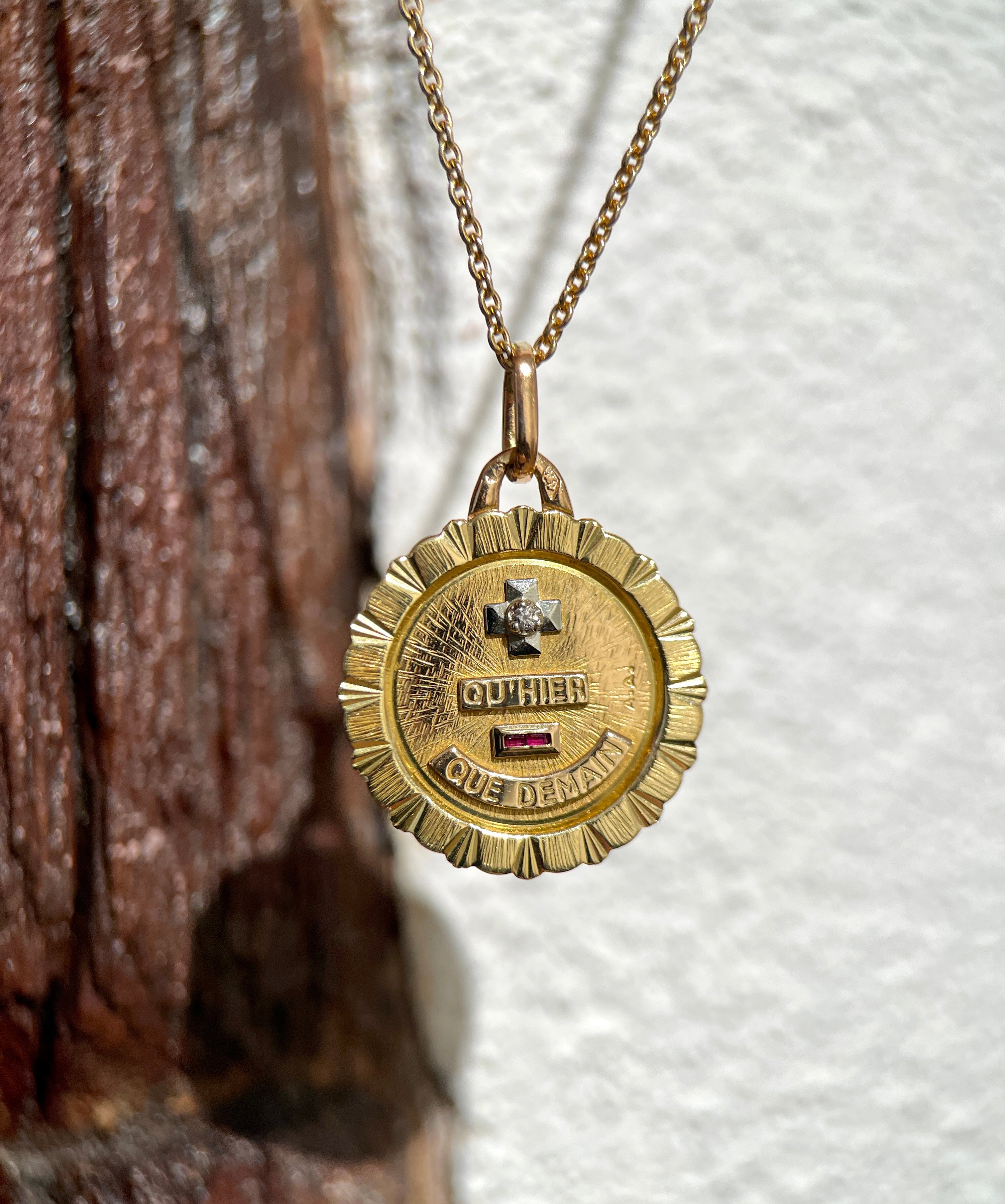 A.Augis Love Medal, More than yesterday, less than tomorrow - 18k Gold, Diamond and Ruby - ca 1950