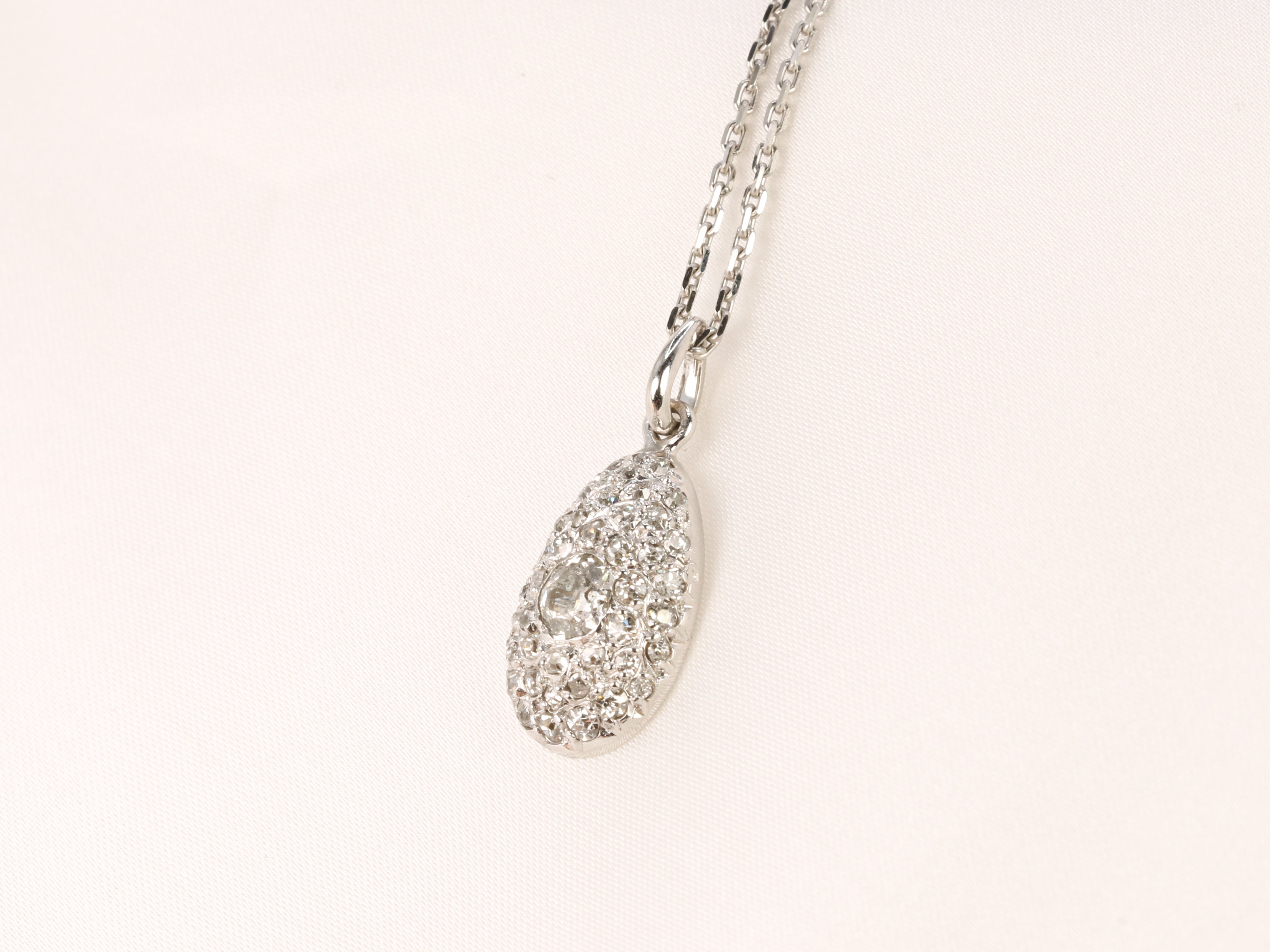 Old ovoid pendant in white gold and old cut diamonds 