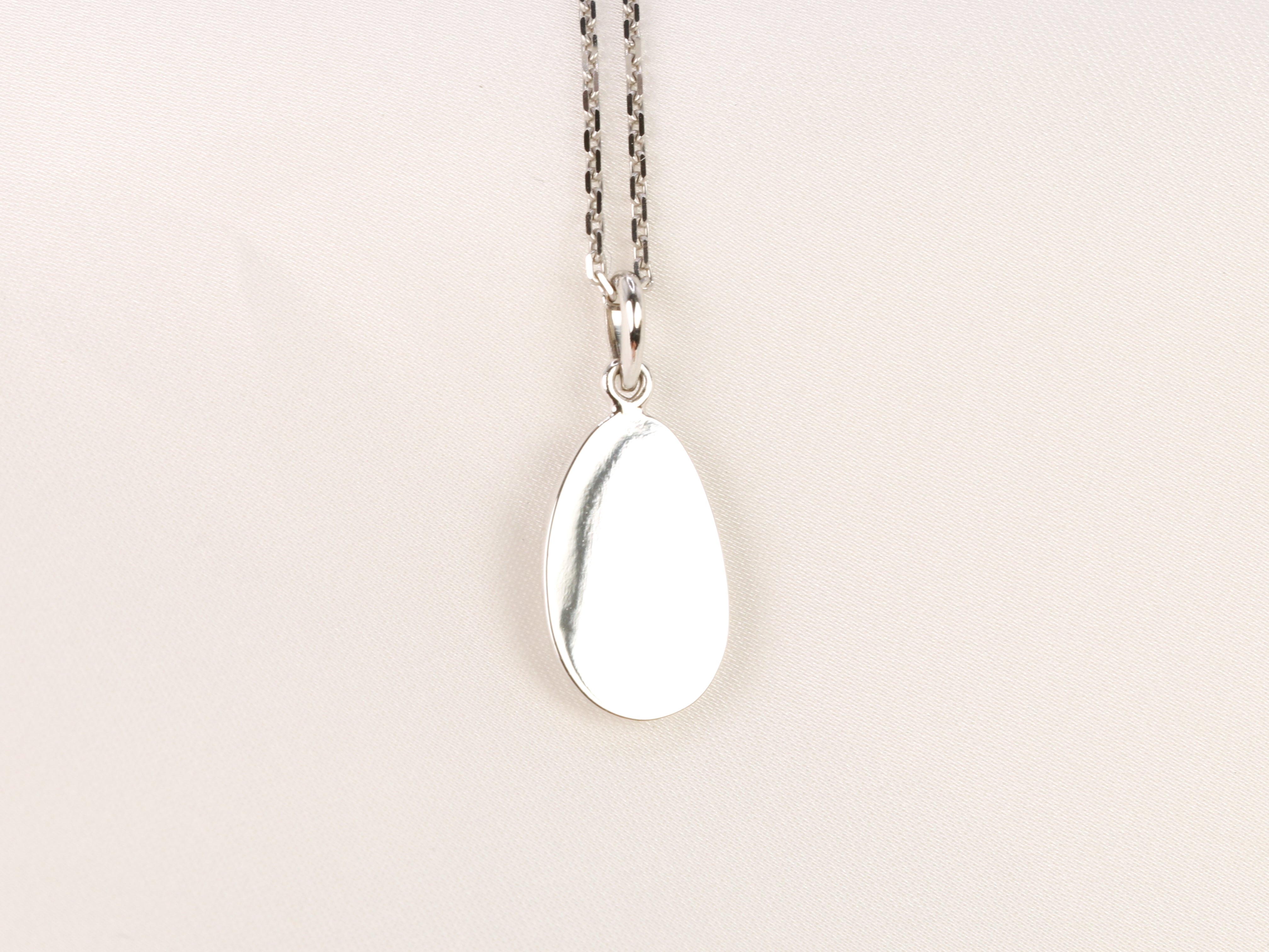 Old ovoid pendant in white gold and old cut diamonds 