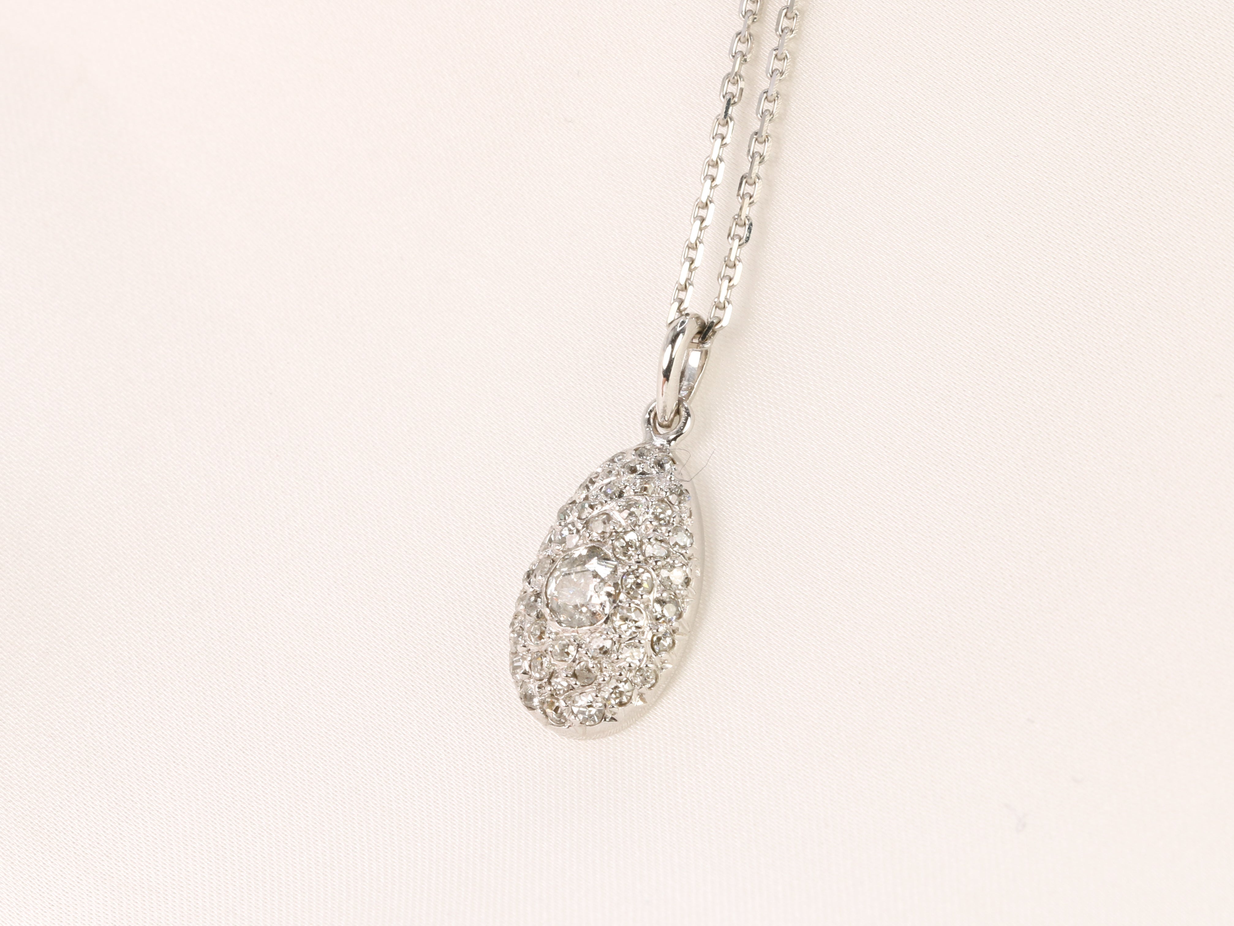 Old ovoid pendant in white gold and old cut diamonds 