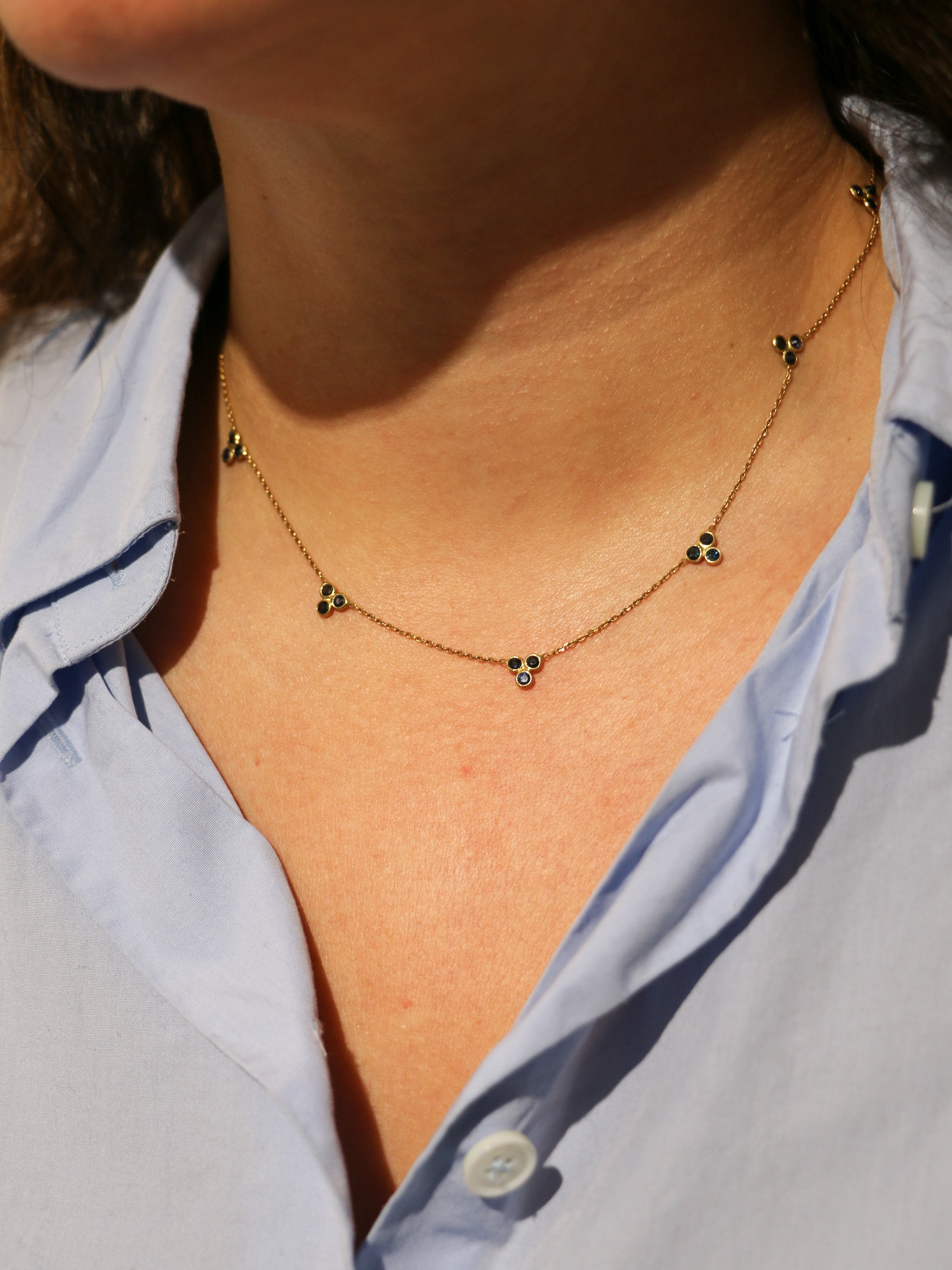 Vintage chain necklace in yellow gold and blue sapphire motifs 