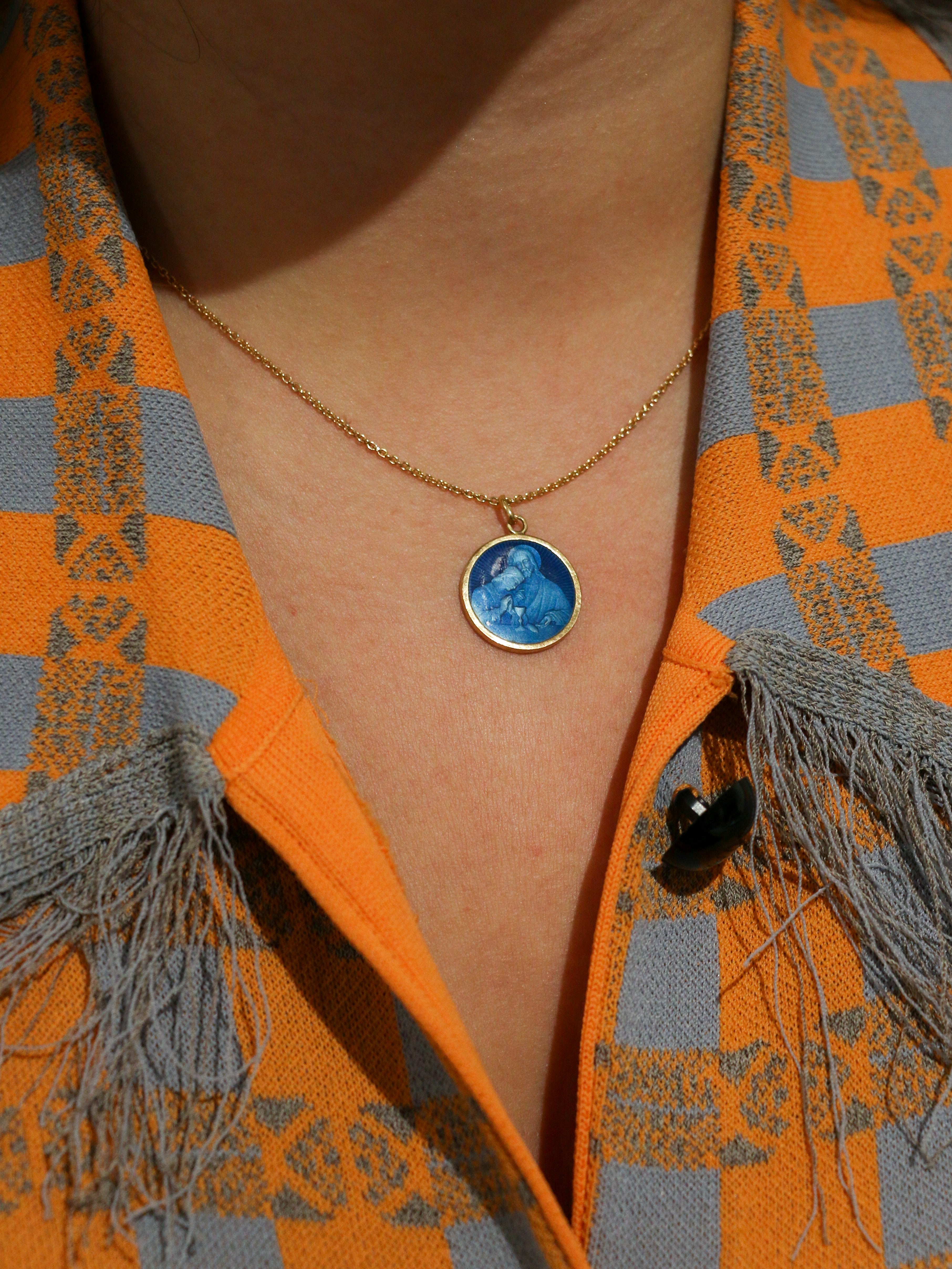 Vintage medal pendant in gold and blue enamel