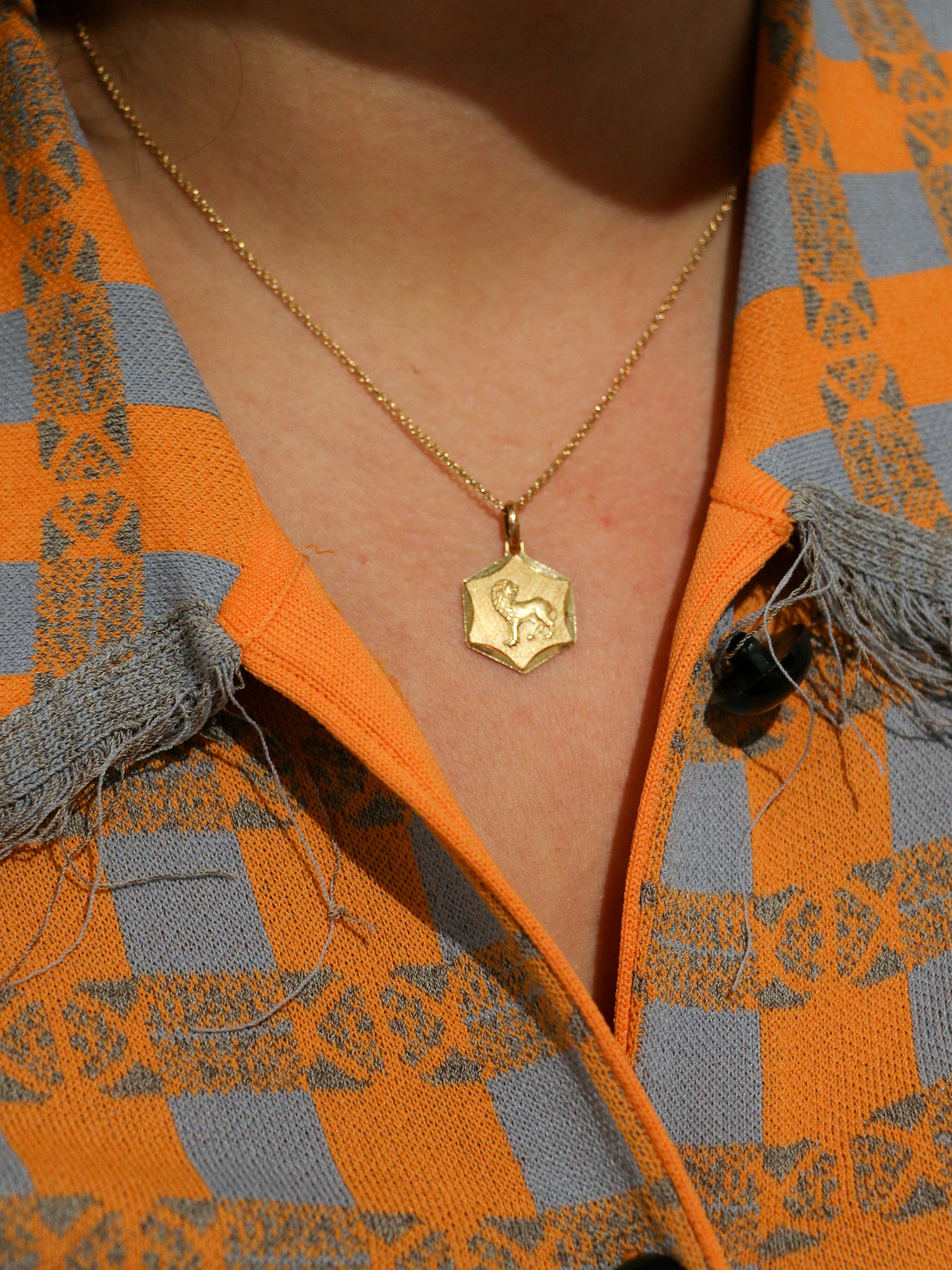 Vintage Gold Pendant depicting a Clover